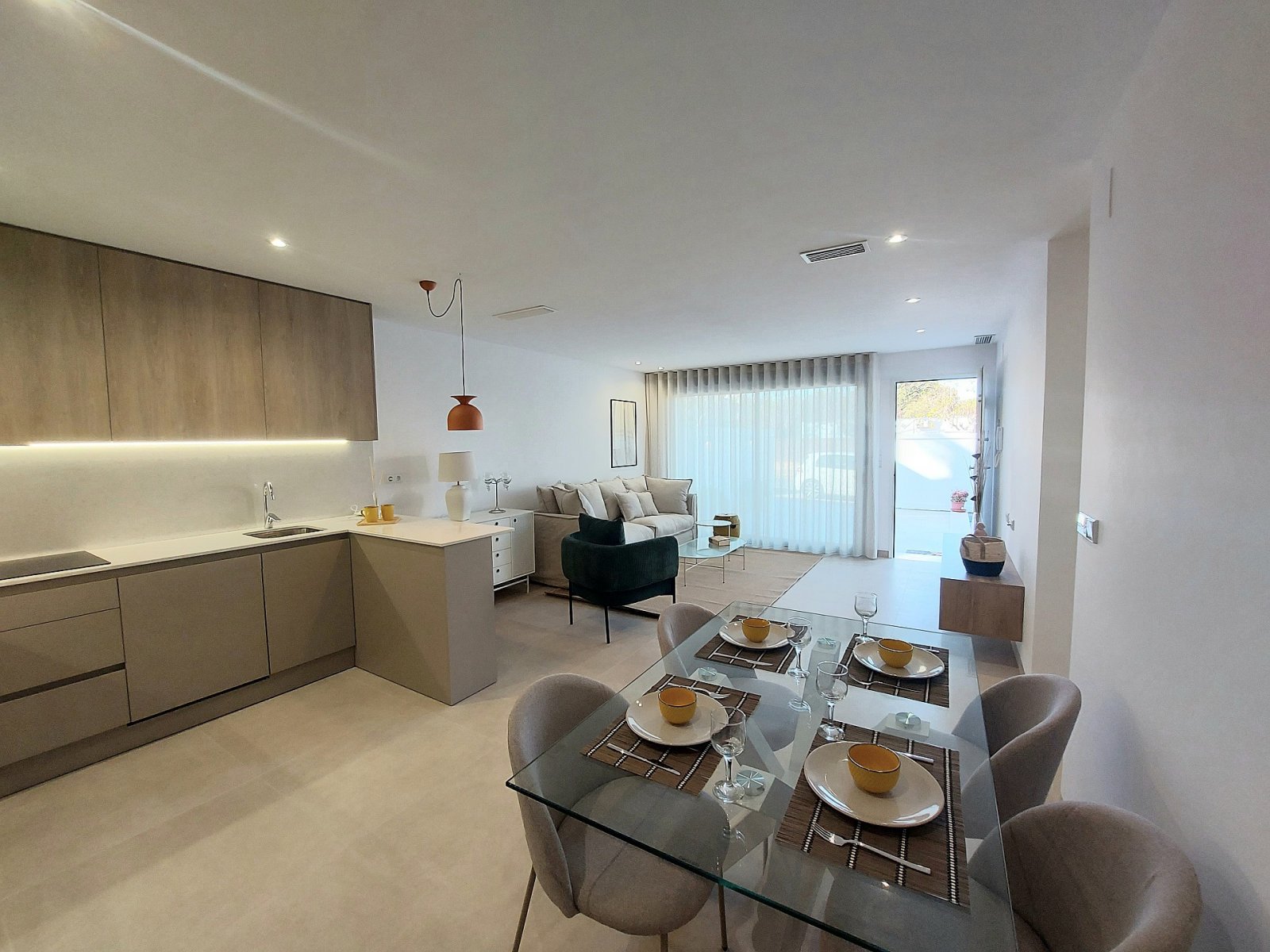 <p>Terraced villa provided with 3 Bedrooms and 3 Bathrooms, private swimming pool and parking space on own plot. </p><p>Beautiful ready-to-use new-...