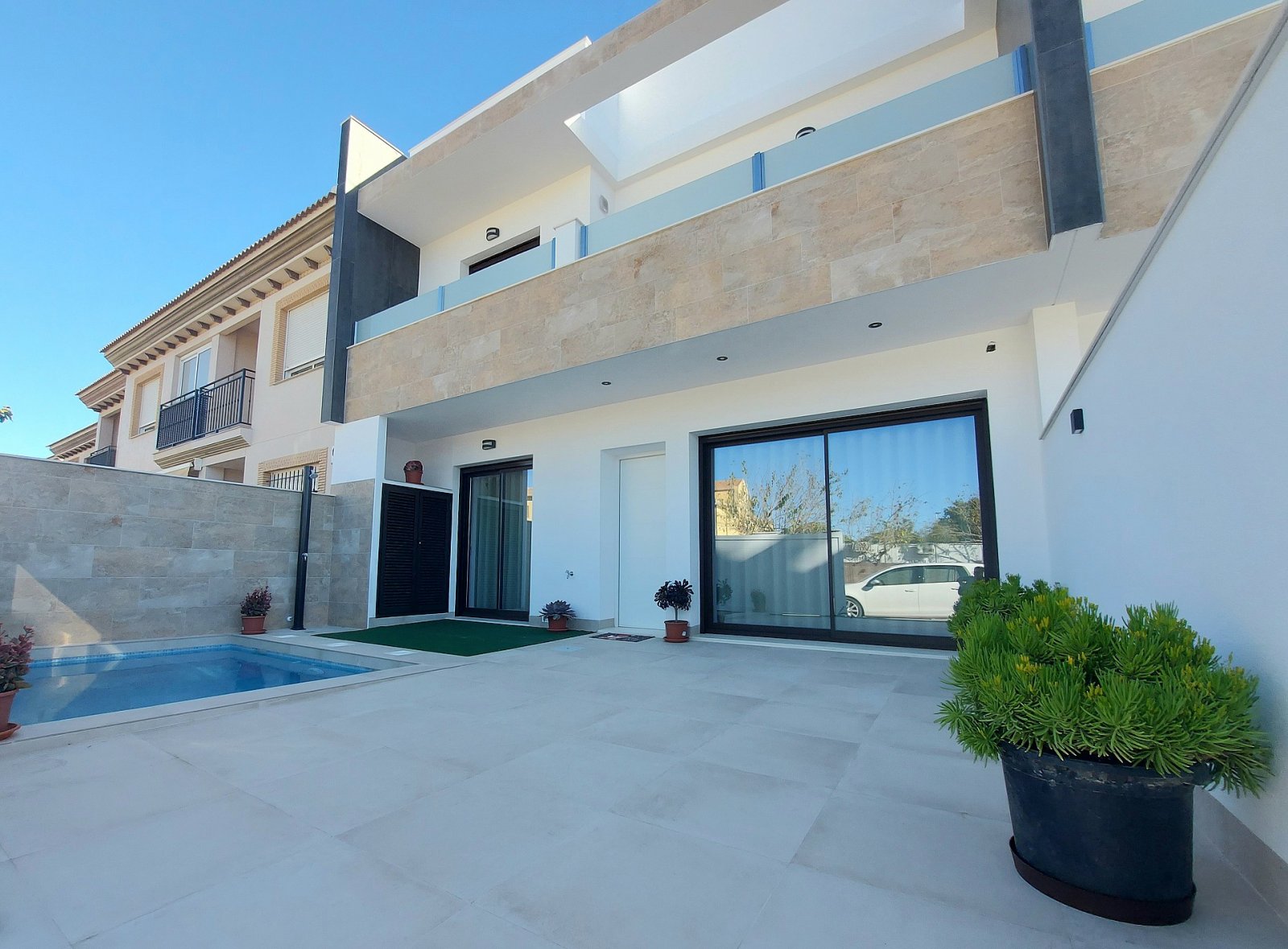 <p>Terraced villa provided with 3 Bedrooms and 3 Bathrooms, private swimming pool and parking space on own plot. </p><p>Beautiful ready-to-use new-...
