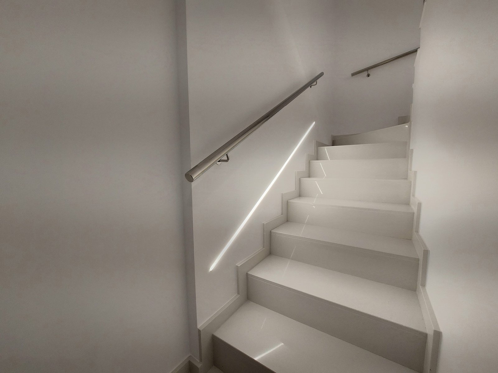 <p>Terraced villa provided with 3 Bedrooms and 3 Bathrooms, private swimming pool and parking space on own plot. </p><p>Beautiful ready-to-use new-...