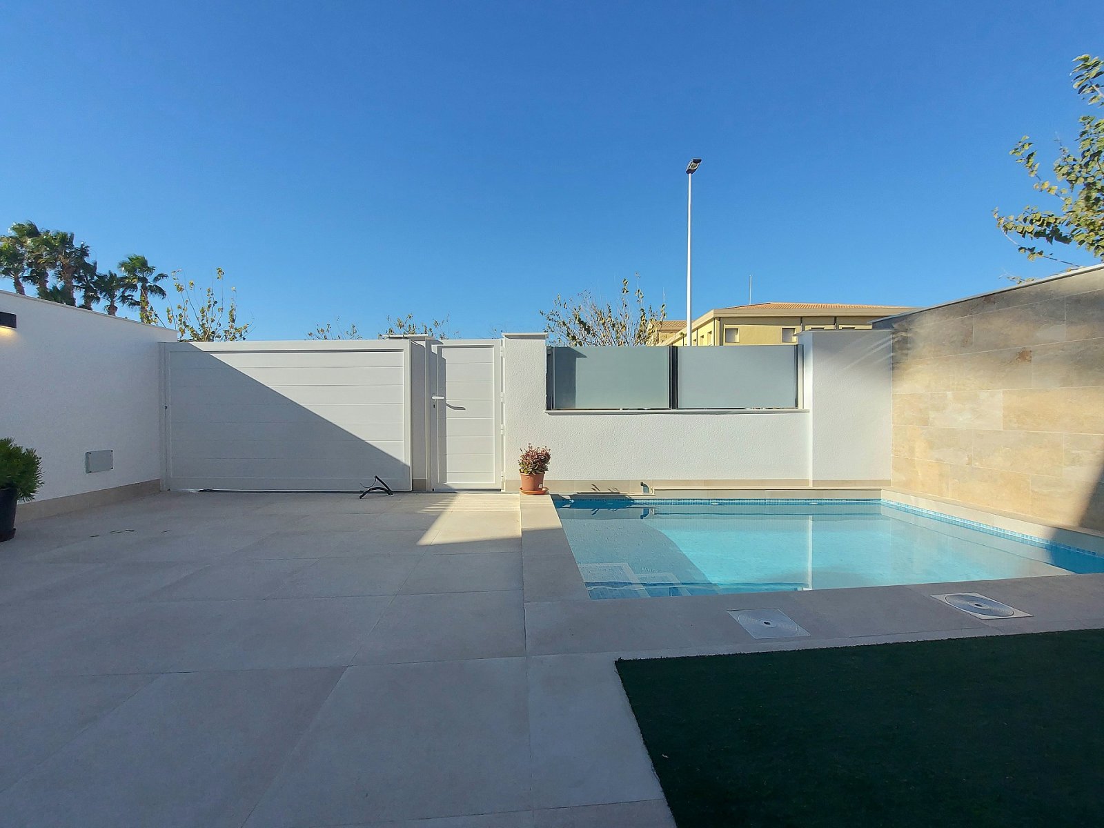 <p>Terraced villa provided with 3 Bedrooms and 3 Bathrooms, private swimming pool and parking space on own plot. </p><p>Beautiful ready-to-use new-...