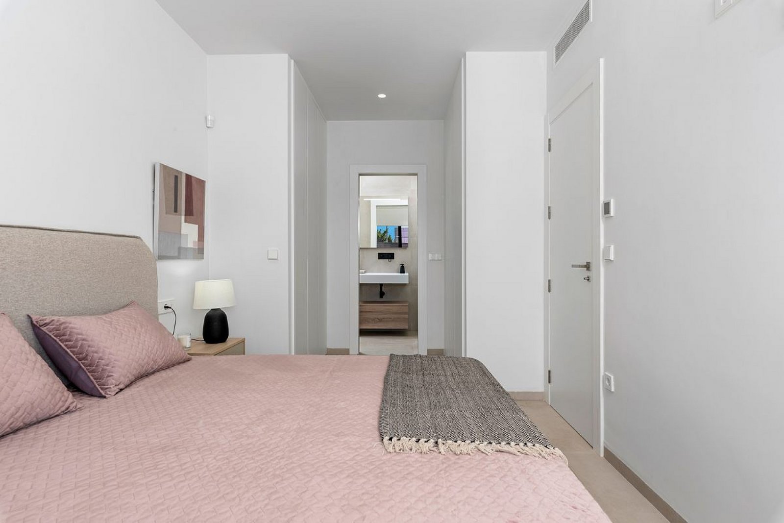 <p>Villa provided with 3 Bedrooms and 3 Bathrooms, private swimming pool and parking space on own plot. </p>