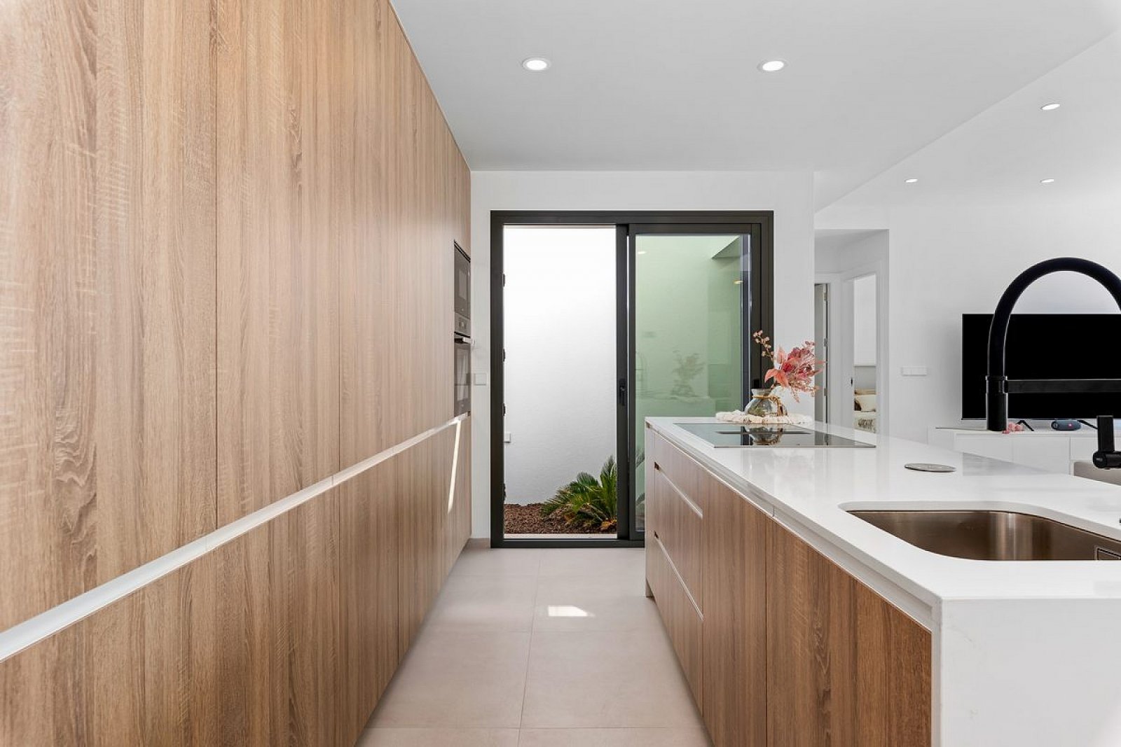 <p>Villa provided with 3 Bedrooms and 3 Bathrooms, private swimming pool and parking space on own plot. </p>