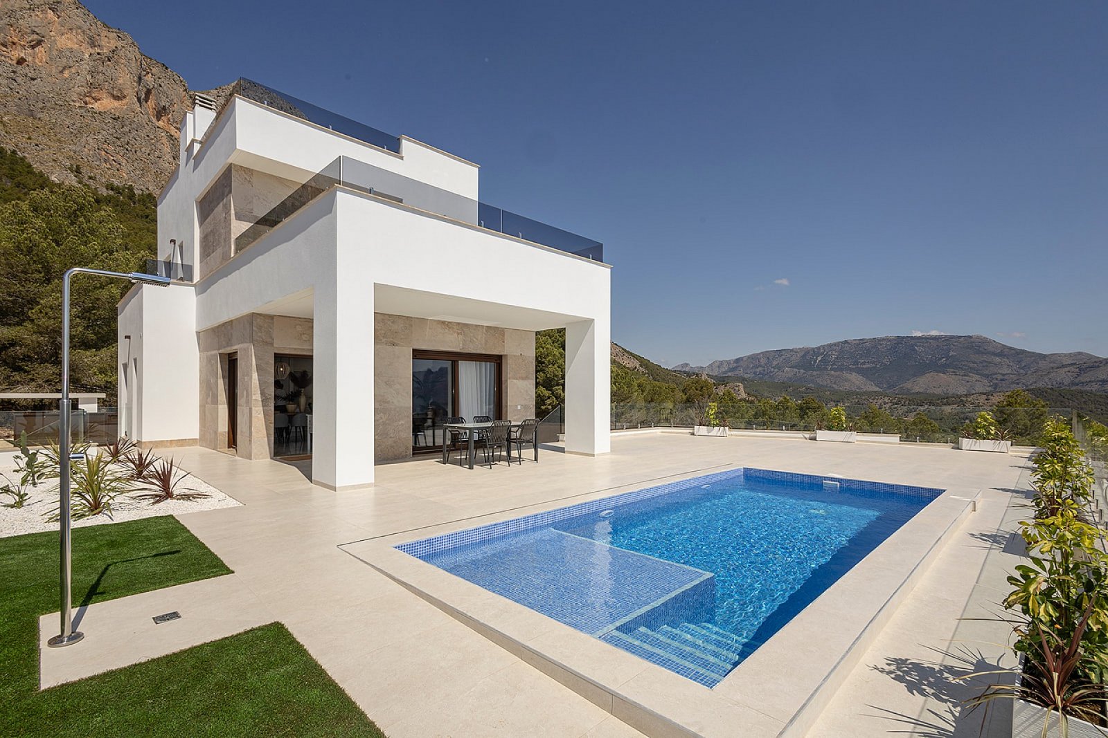 Polop: <p>Villa provided with 3 Bedrooms and 3 Bathrooms, private swimming pool and parking space on own plot. </p><p>36 detached villas with panoramic se... 