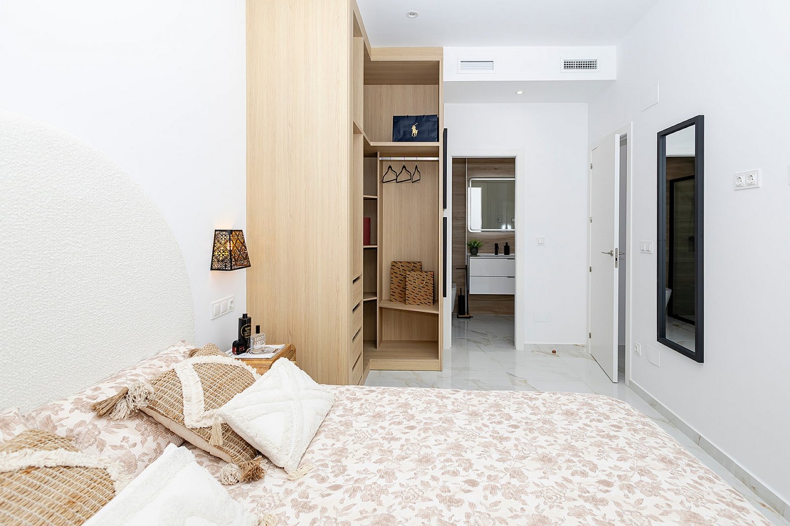 <p>Villa provided with 3 Bedrooms and 3 Bathrooms, private swimming pool and parking space on own plot. </p><p>36 detached villas with panoramic se...