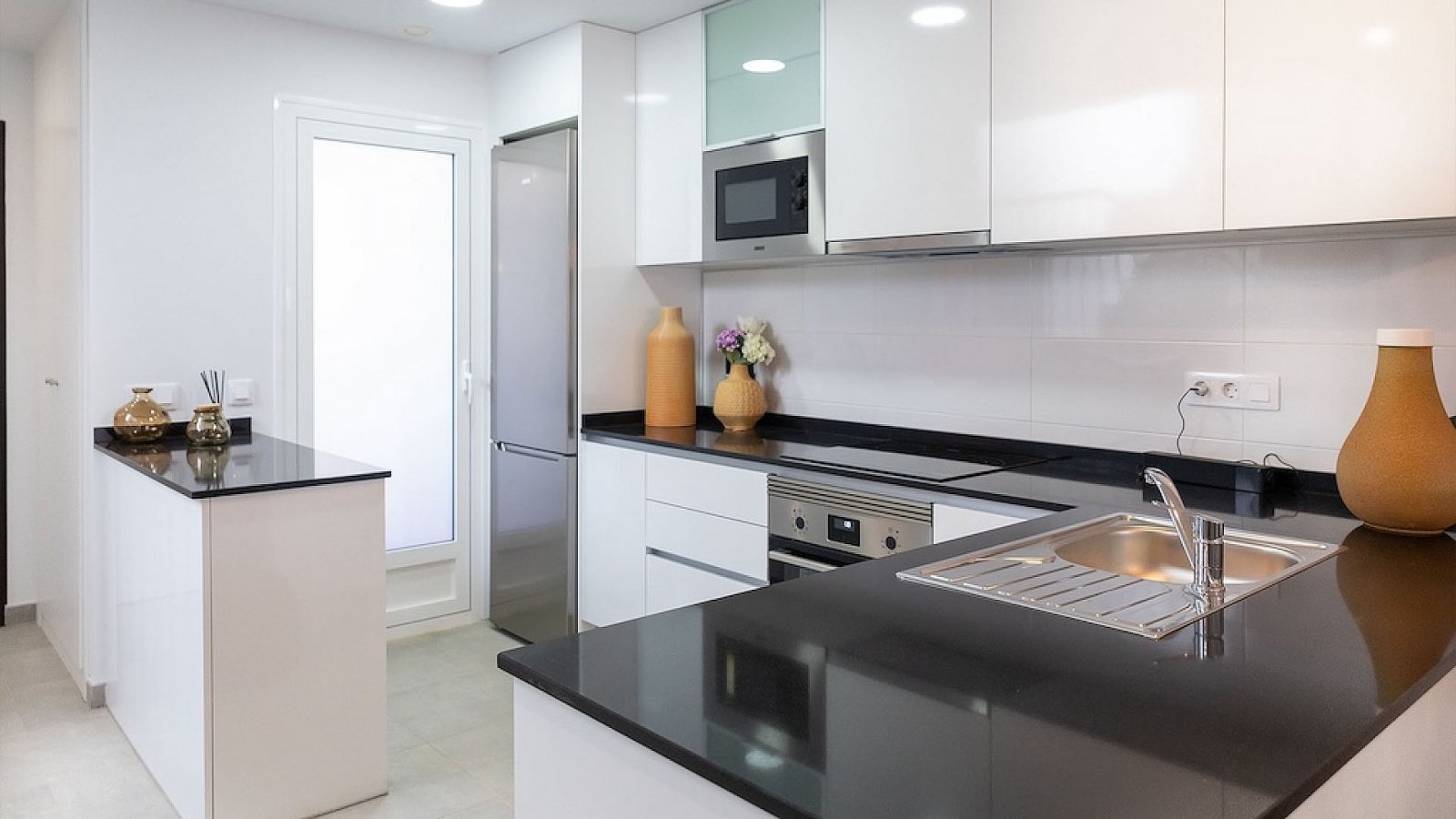 <p>Apartment with terrace provided with 3 Bedrooms and 2 Bathrooms, communal swimming pool and underground parking space with storage room. </p><p>...