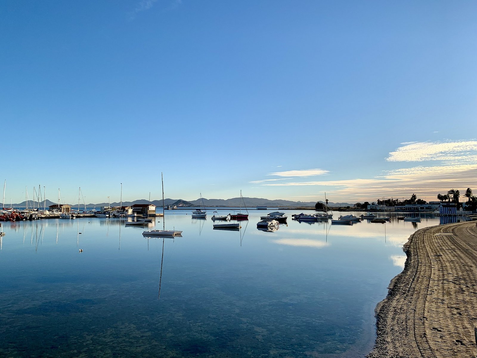 <p>Villa provided with 3 Bedrooms and 3 Bathrooms, private swimming pool and parking space on own plot. </p>