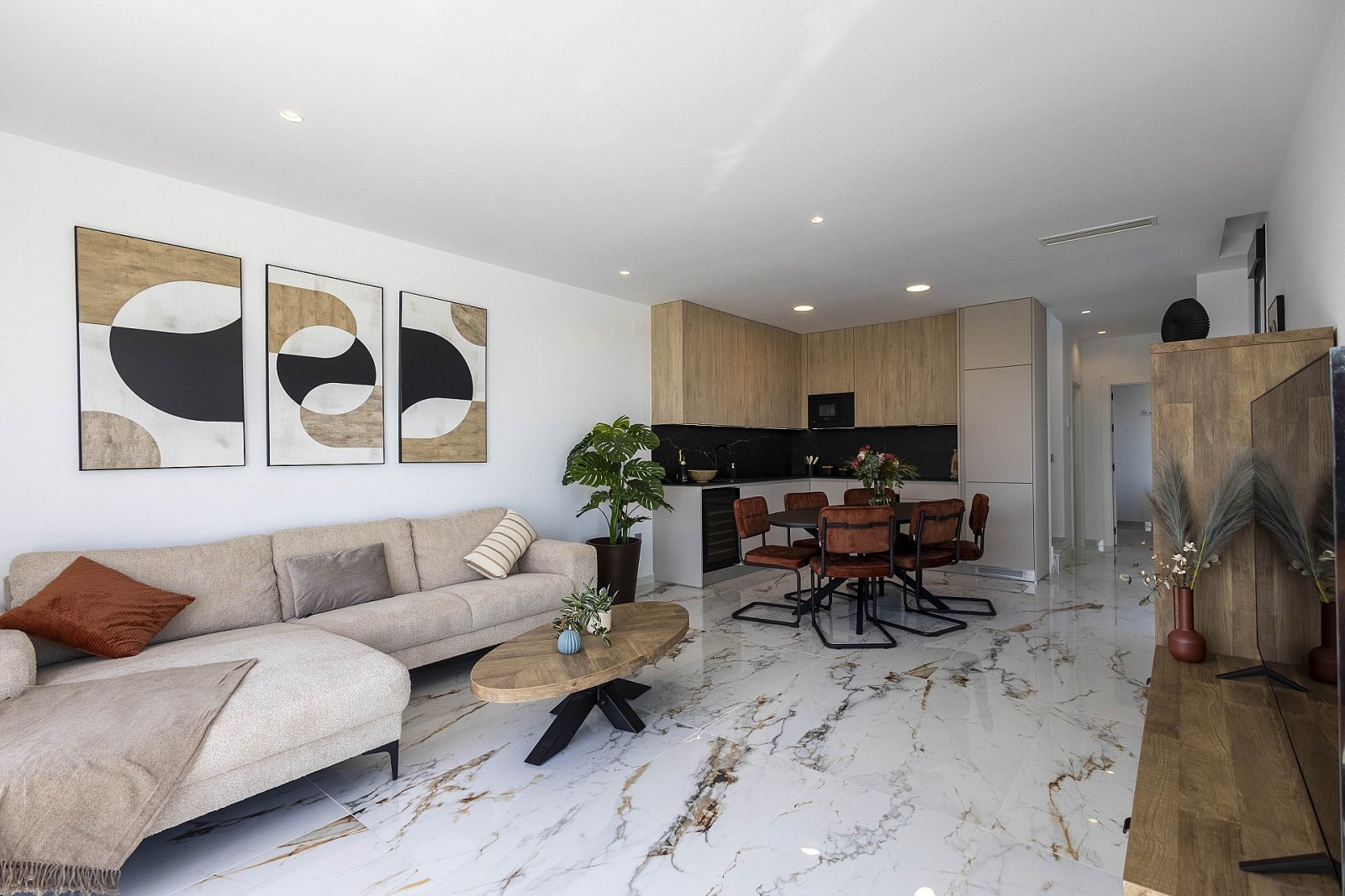 Stilvolle Villa mit großzügigen Wohnbereichen und Gemeinschaftspool