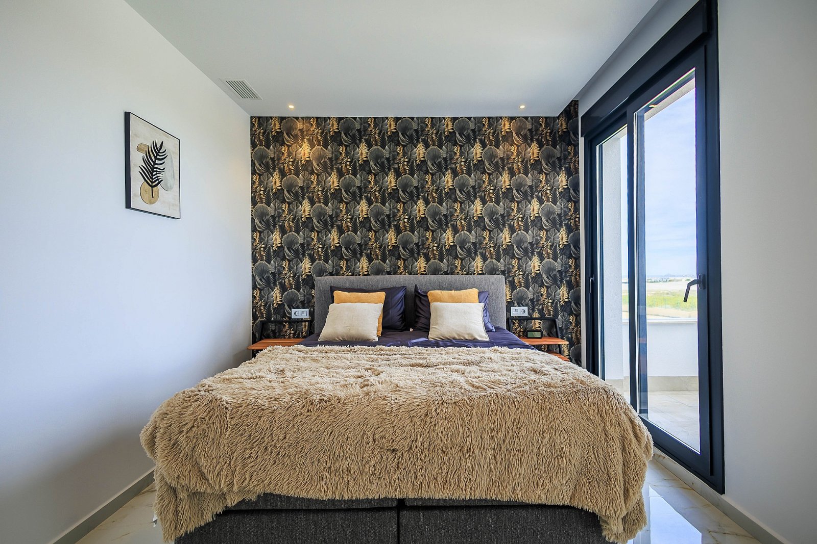 Stilvolle Villa mit großzügigen Wohnbereichen und Gemeinschaftspool