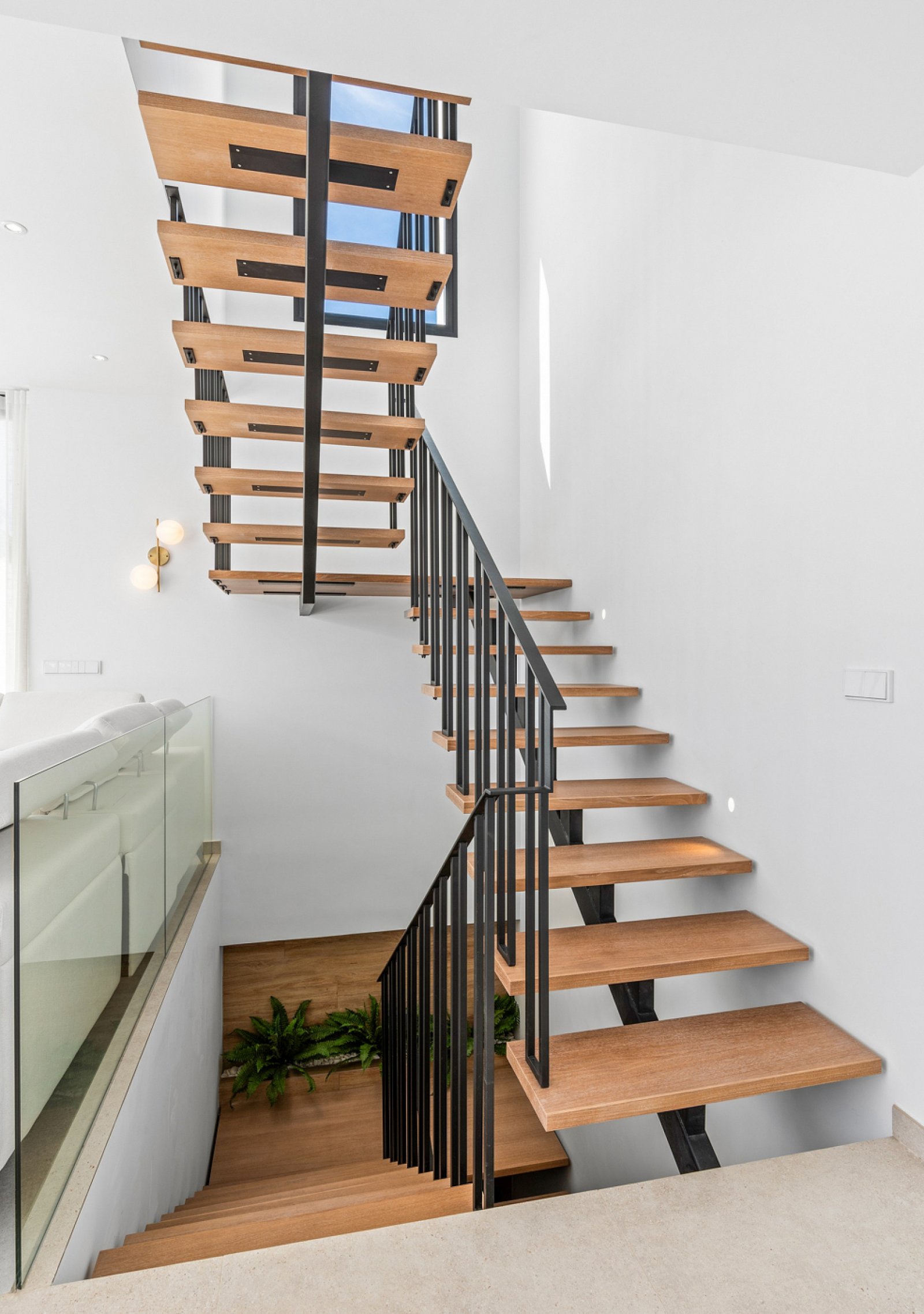 <p>Villa provided with 3 Bedrooms and 3 Bathrooms, private swimming pool and parking space on own plot. </p>