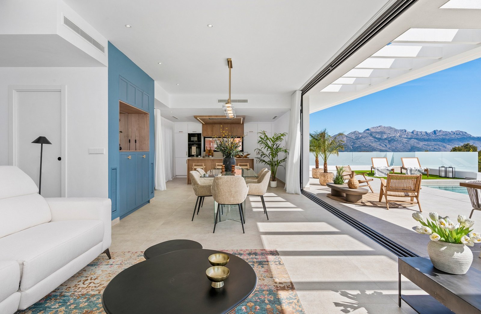 <p>Villa provided with 3 Bedrooms and 3 Bathrooms, private swimming pool and parking space on own plot. </p>