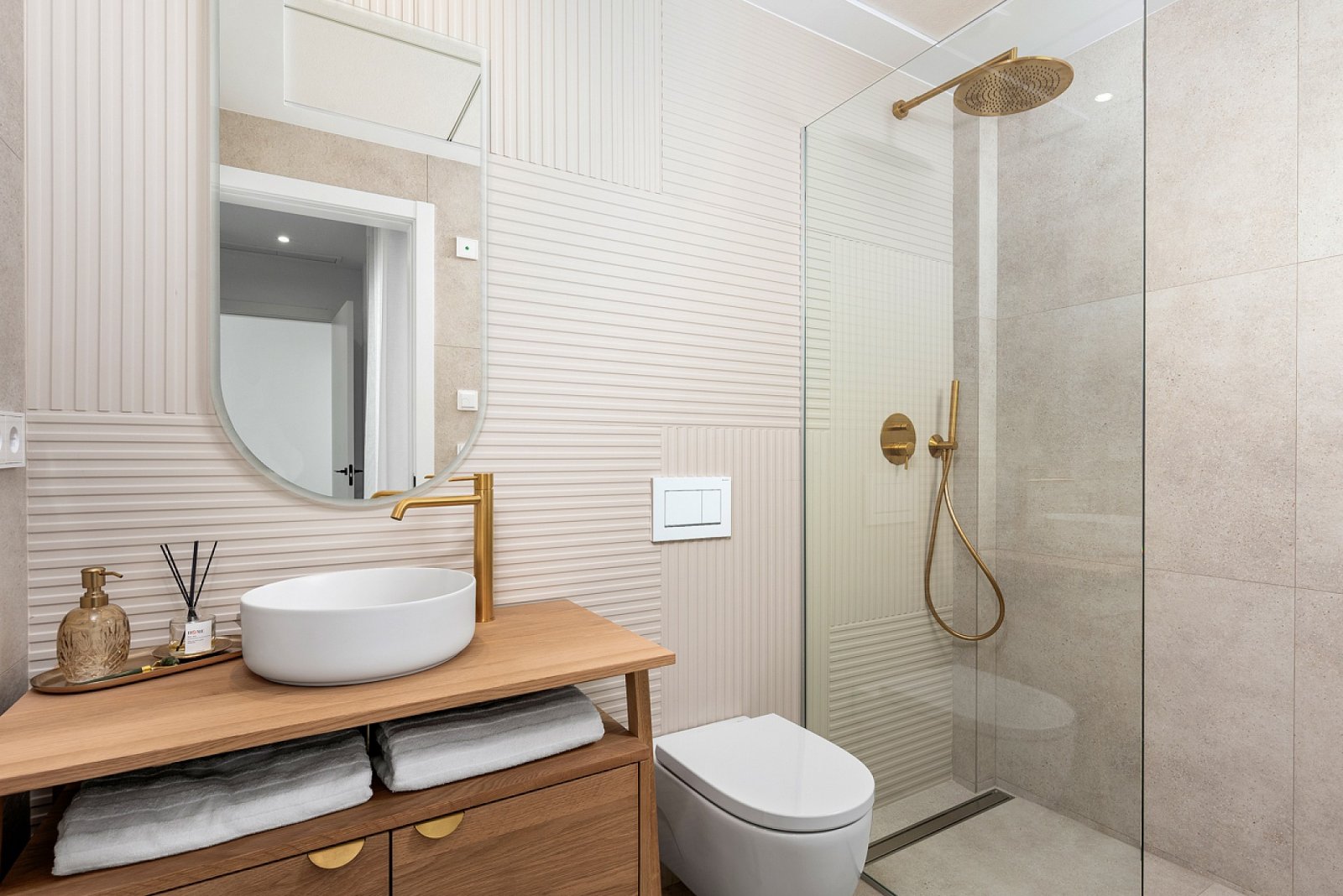 <p>Villa provided with 3 Bedrooms and 3 Bathrooms, private swimming pool and parking space on own plot. </p>