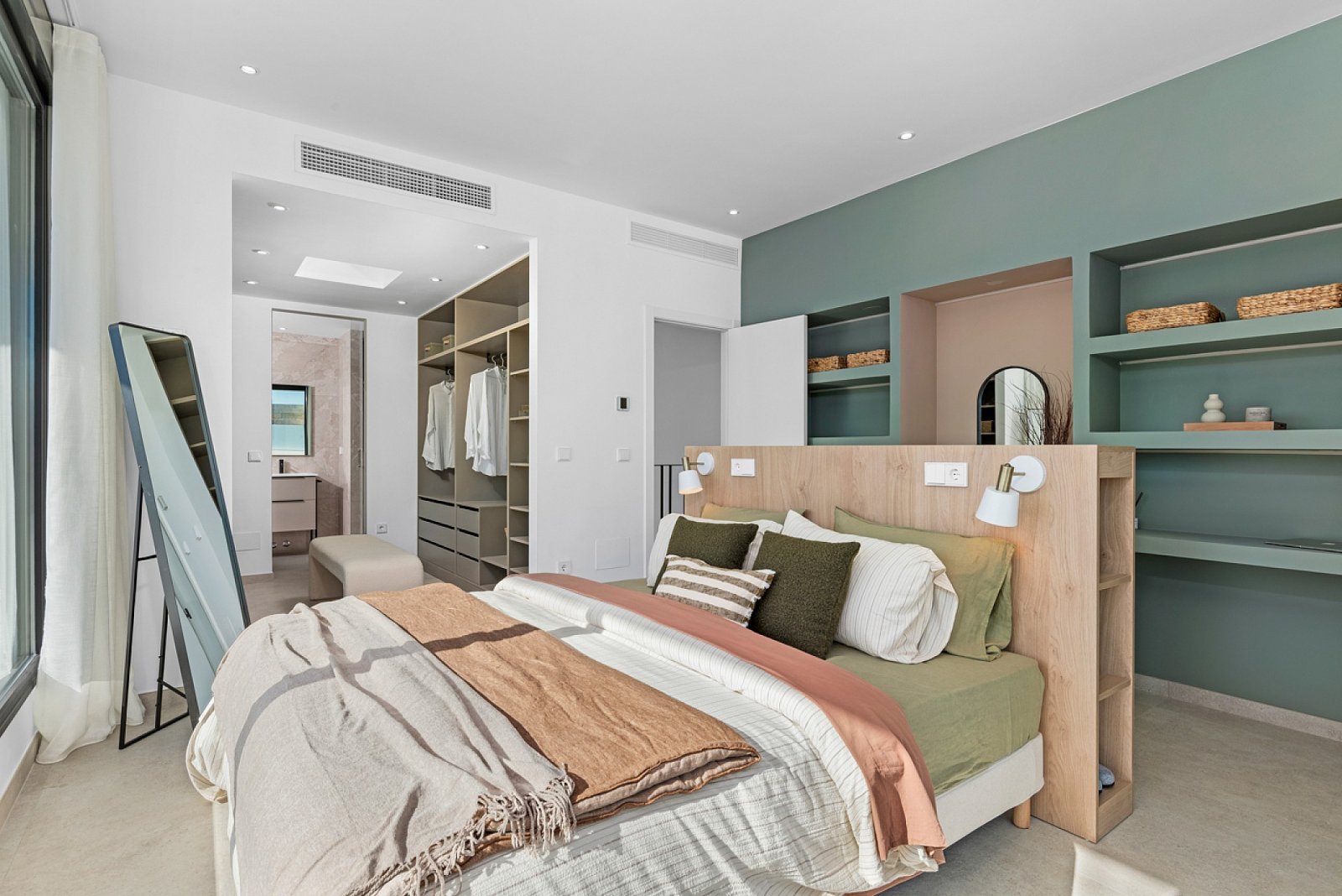 <p>Villa provided with 3 Bedrooms and 3 Bathrooms, private swimming pool and parking space on own plot. </p>