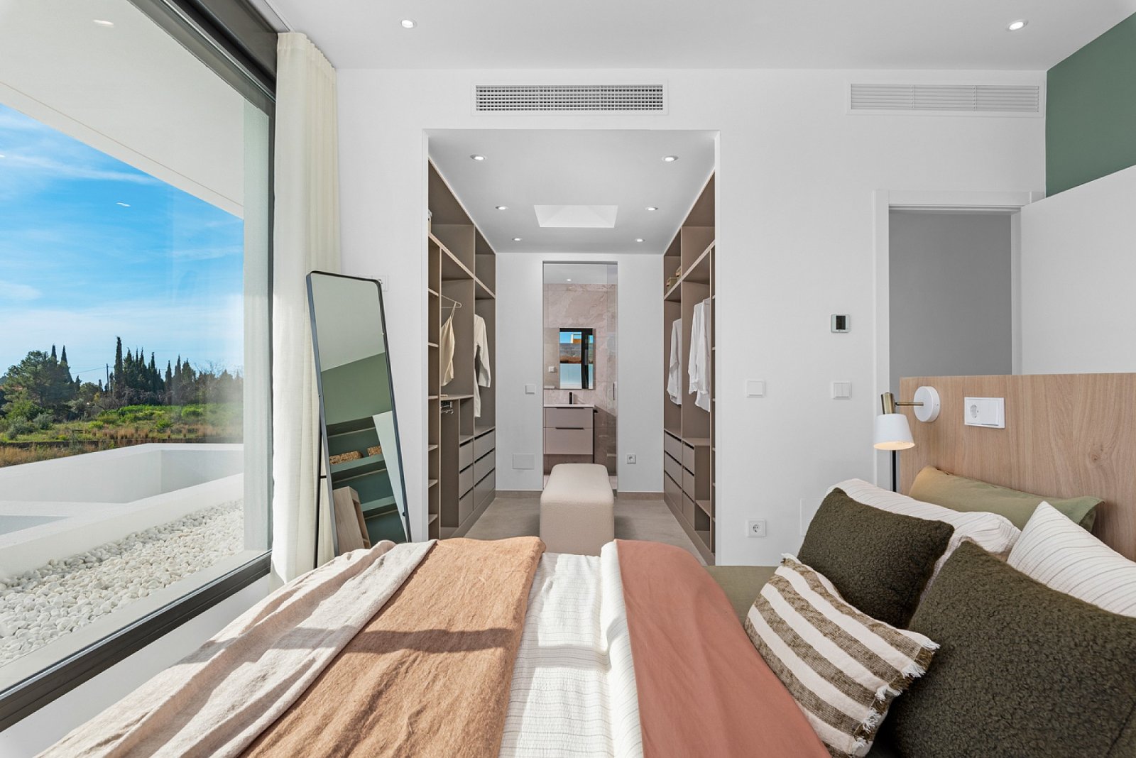 <p>Villa provided with 3 Bedrooms and 3 Bathrooms, private swimming pool and parking space on own plot. </p>