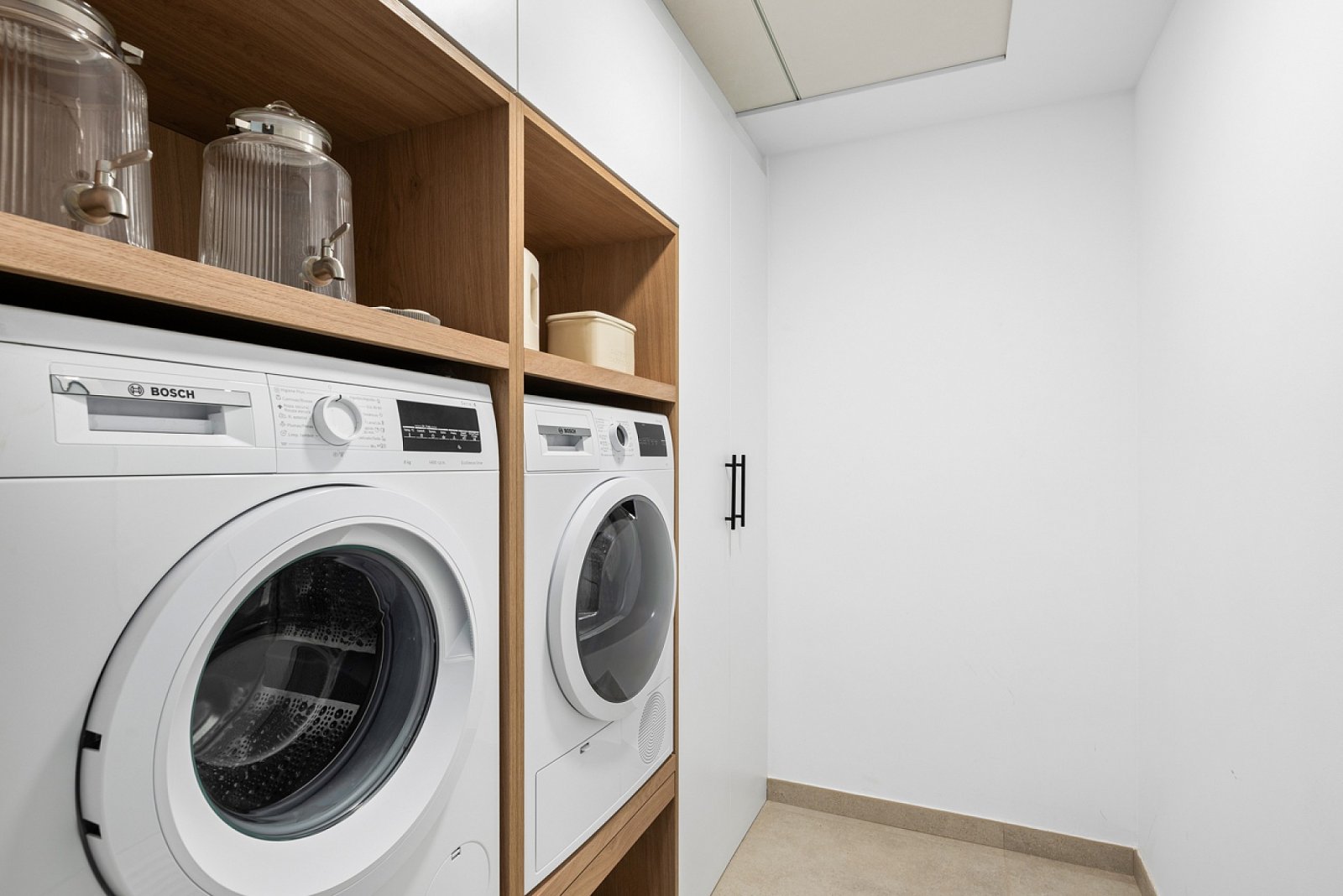 <p>Villa provided with 3 Bedrooms and 3 Bathrooms, private swimming pool and parking space on own plot. </p>