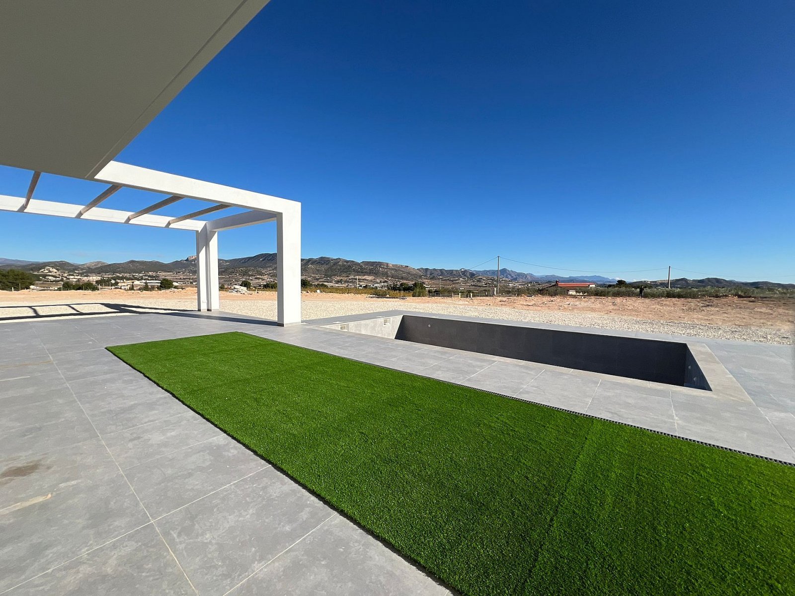 Luxusvilla mit Pool, Garage und spektakulärem Panorama