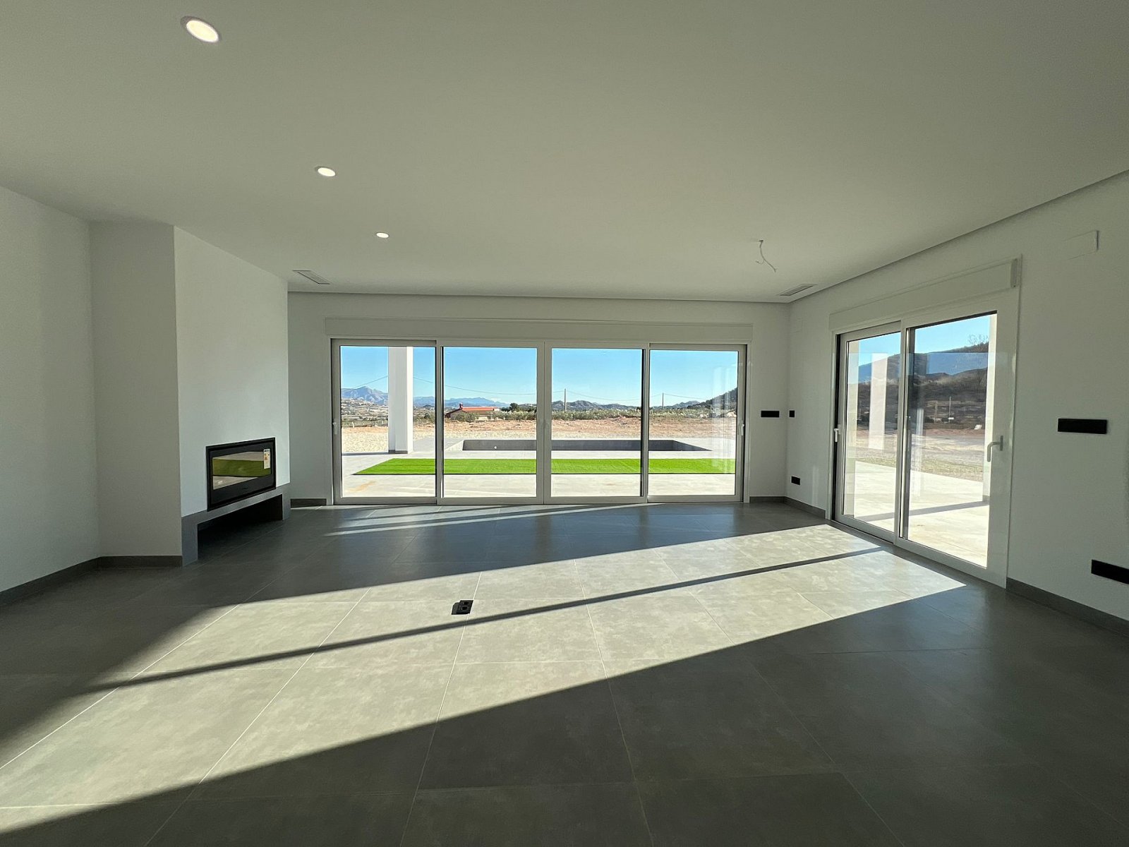 Luxusvilla mit Pool, Garage und spektakulärem Panorama