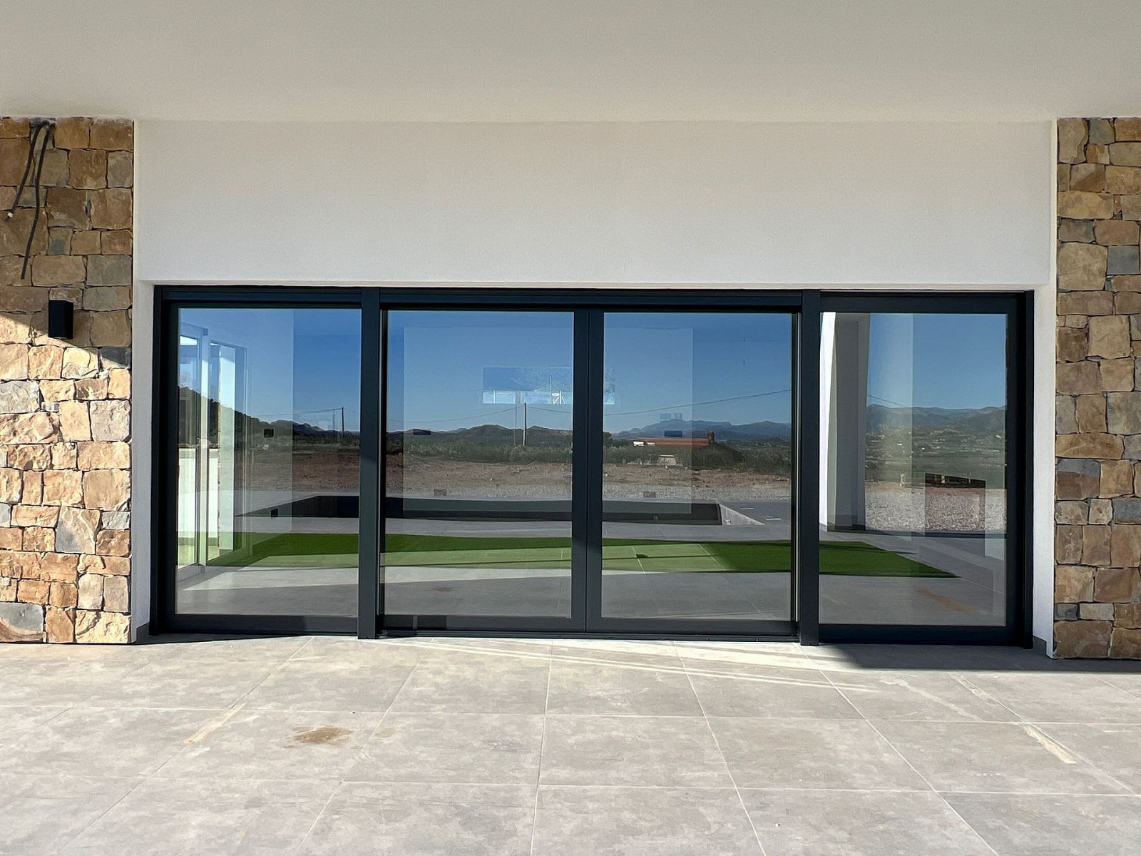 Luxusvilla mit Pool, Garage und spektakulärem Panorama