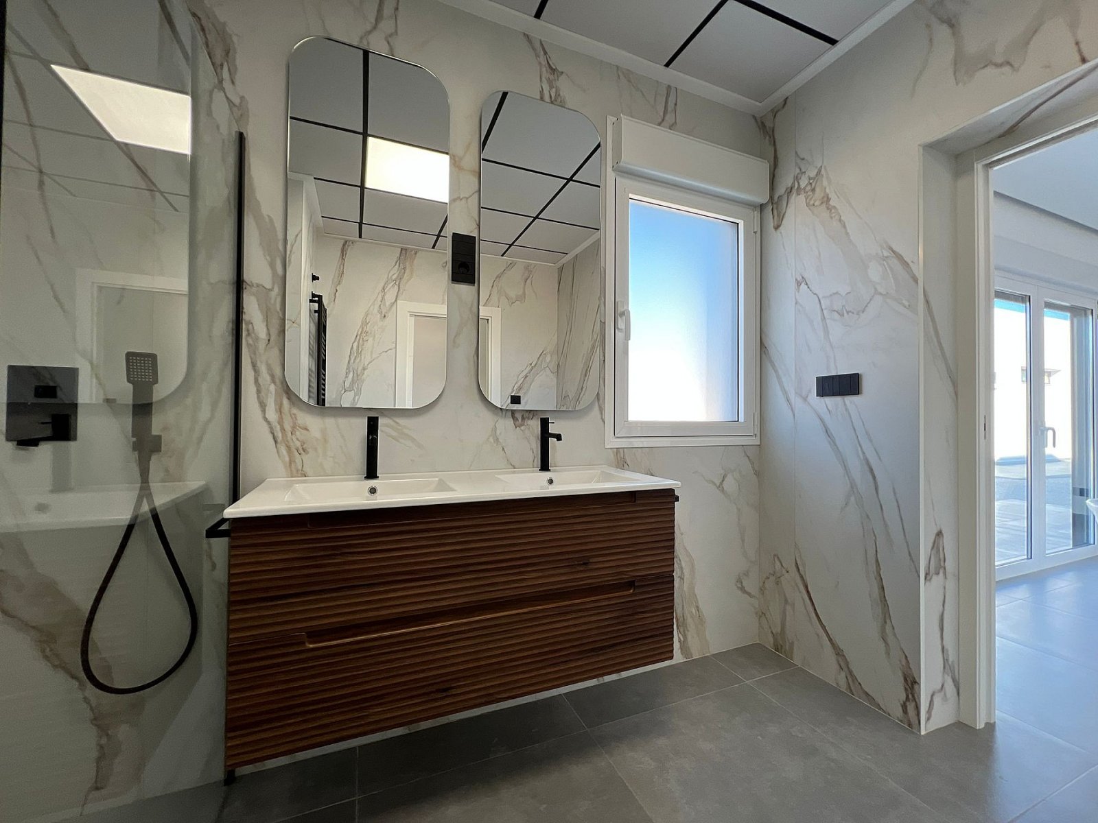 Luxusvilla mit Pool, Garage und spektakulärem Panorama