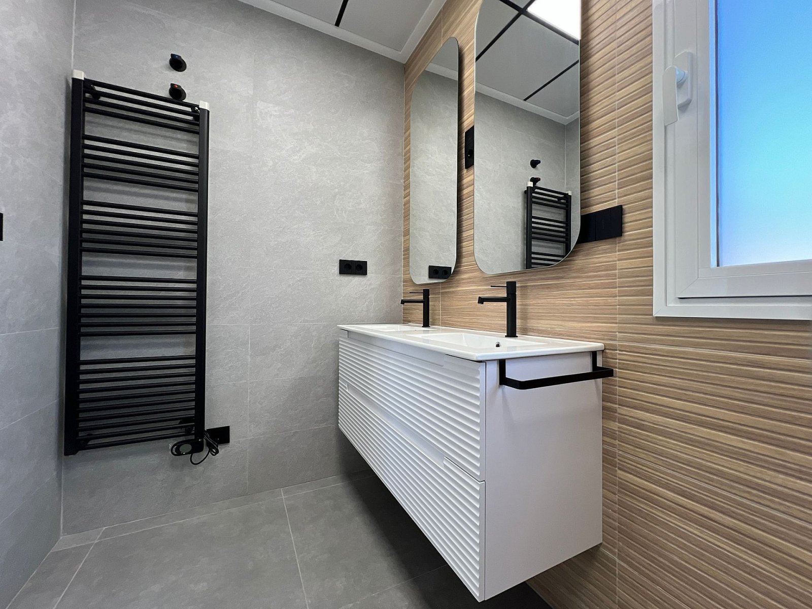 Luxusvilla mit Pool, Garage und spektakulärem Panorama