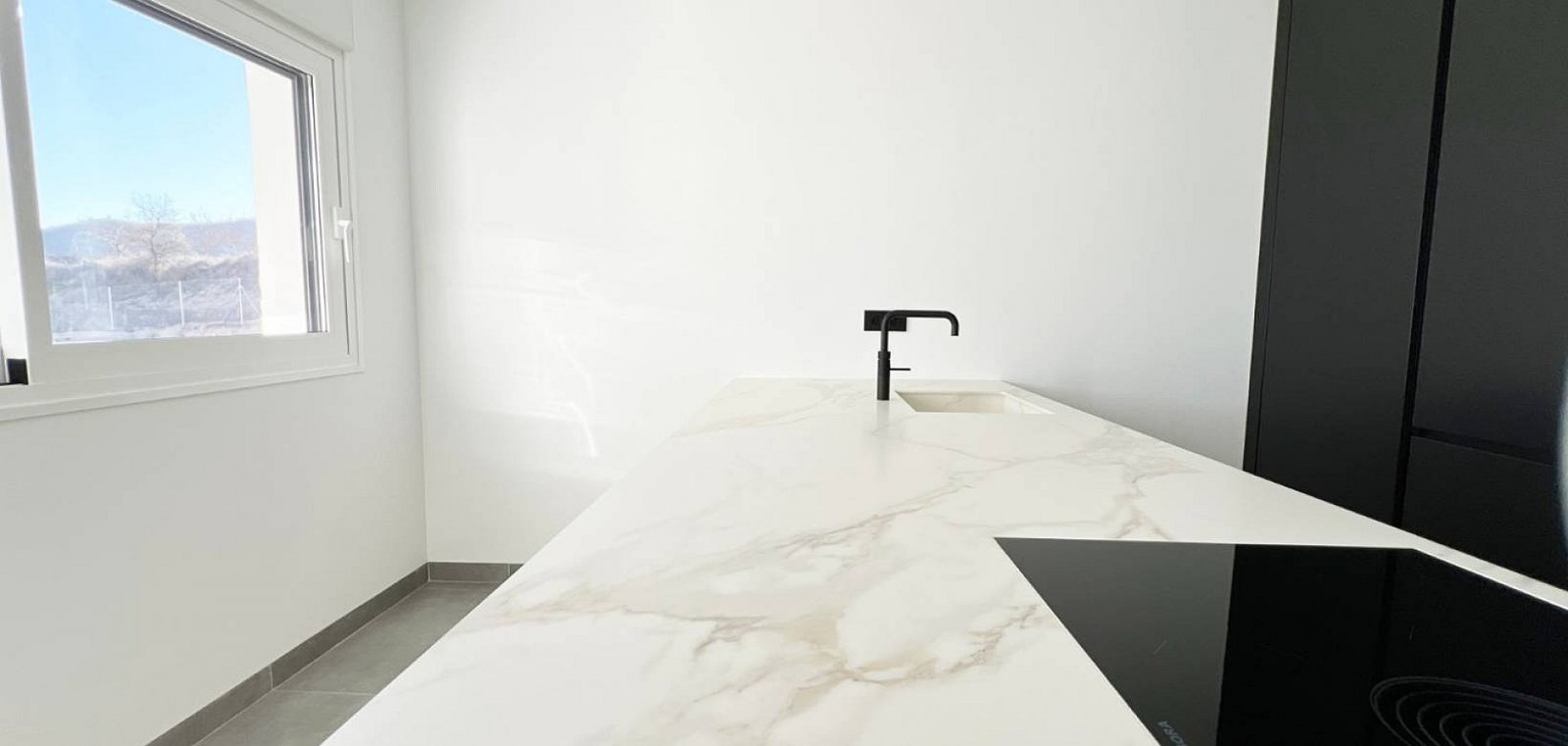 Luxusvilla mit Pool, Garage und spektakulärem Panorama