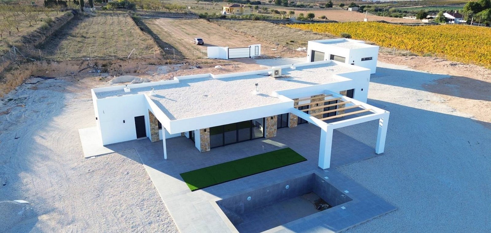 Luxusvilla mit Pool, Garage und spektakulärem Panorama