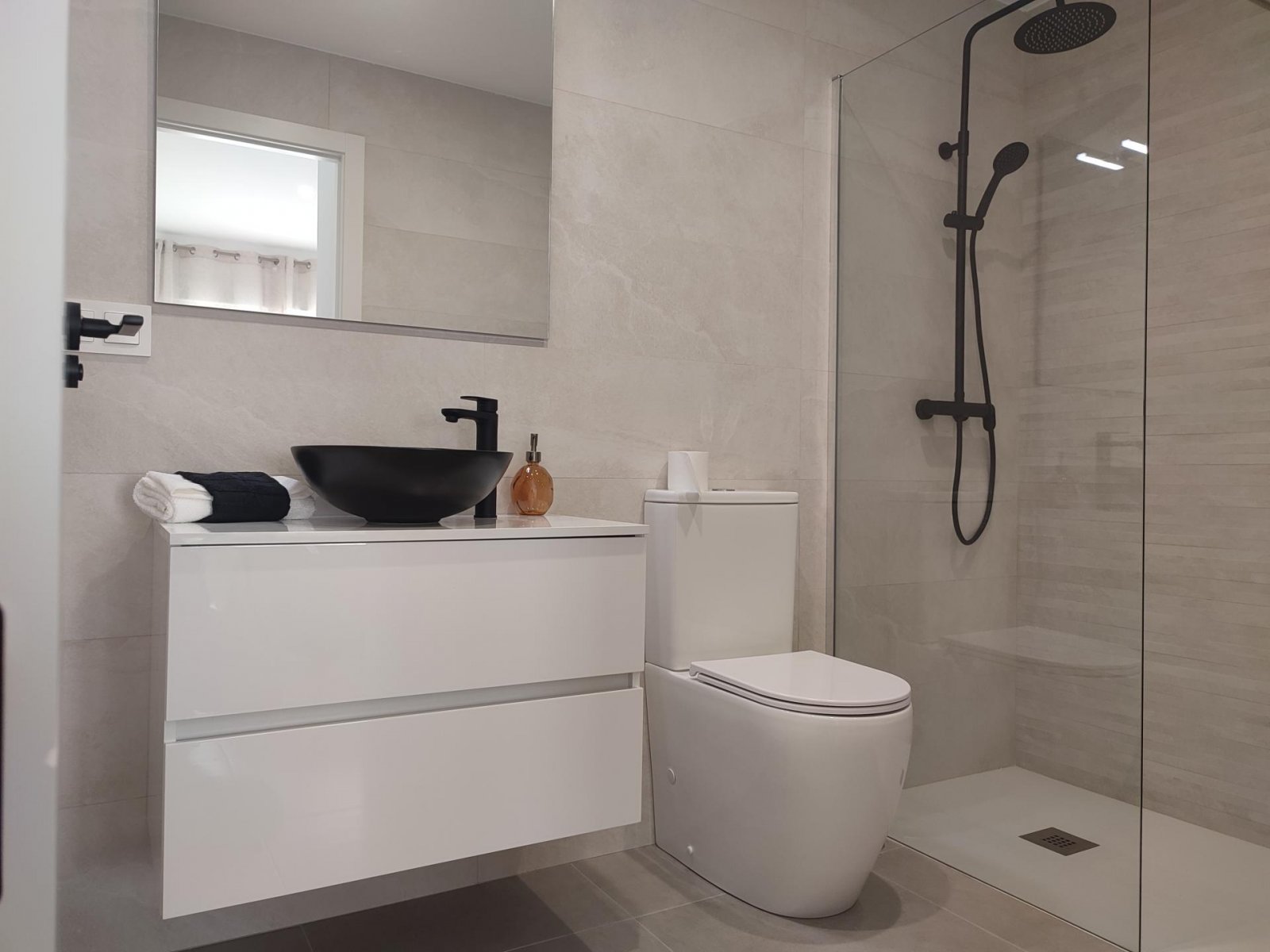 <p>Terraced villa provided with 3 Bedrooms and 2 Bathrooms, private swimming pool and parking space on own plot. </p><p>Villas on one level with te...