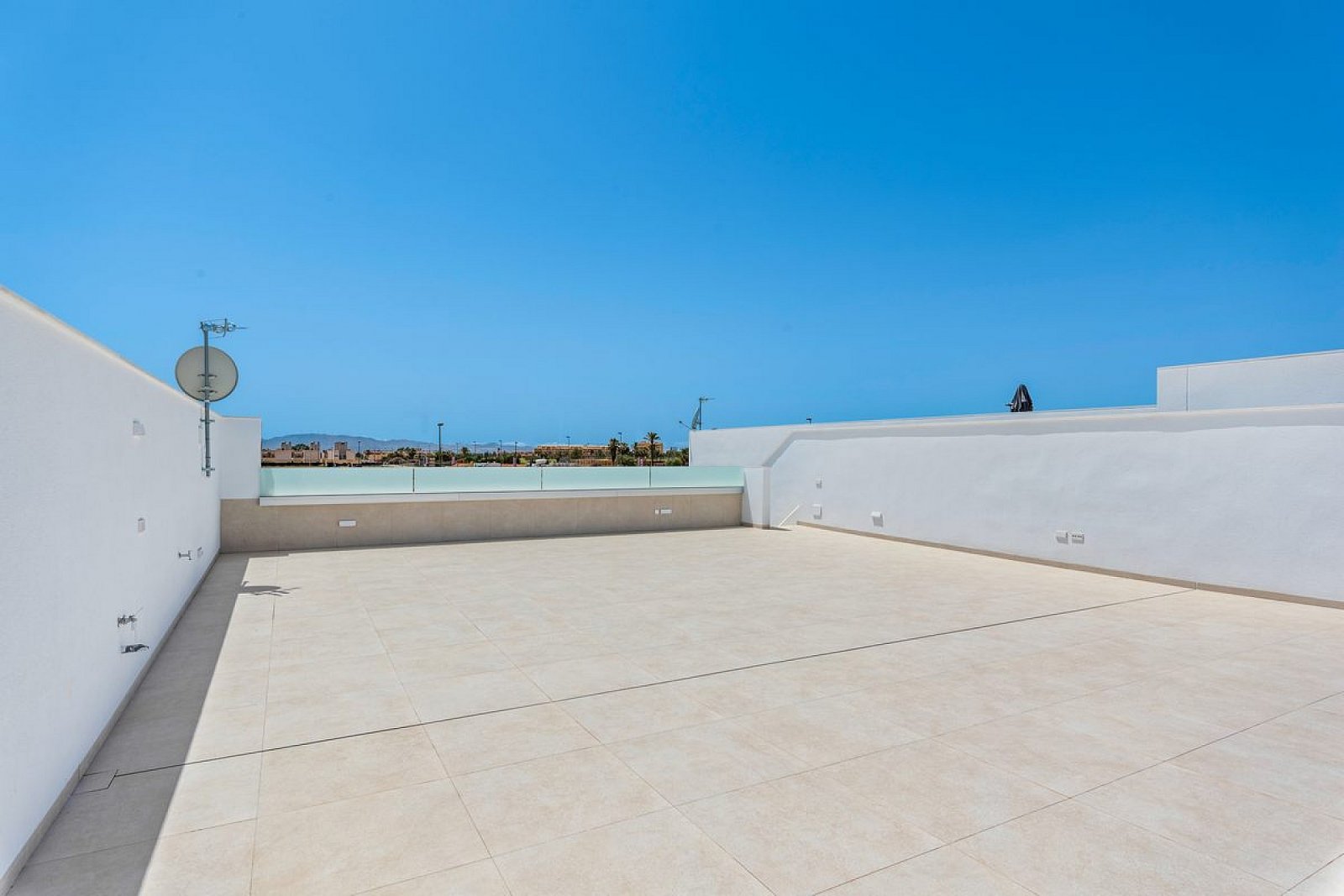 <p>Villa provided with 3 Bedrooms and 2 Bathrooms, private swimming pool and parking space on own plot. </p>