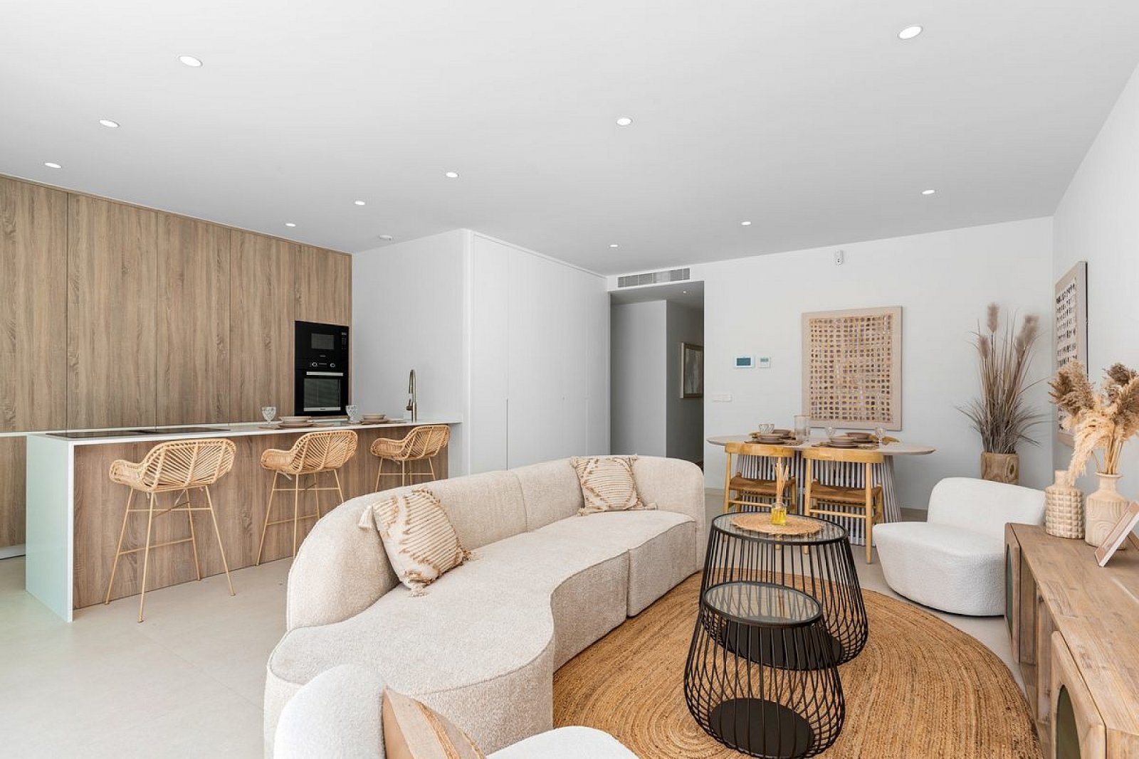 <p>Villa provided with 3 Bedrooms and 2 Bathrooms, private swimming pool and parking space on own plot. </p>