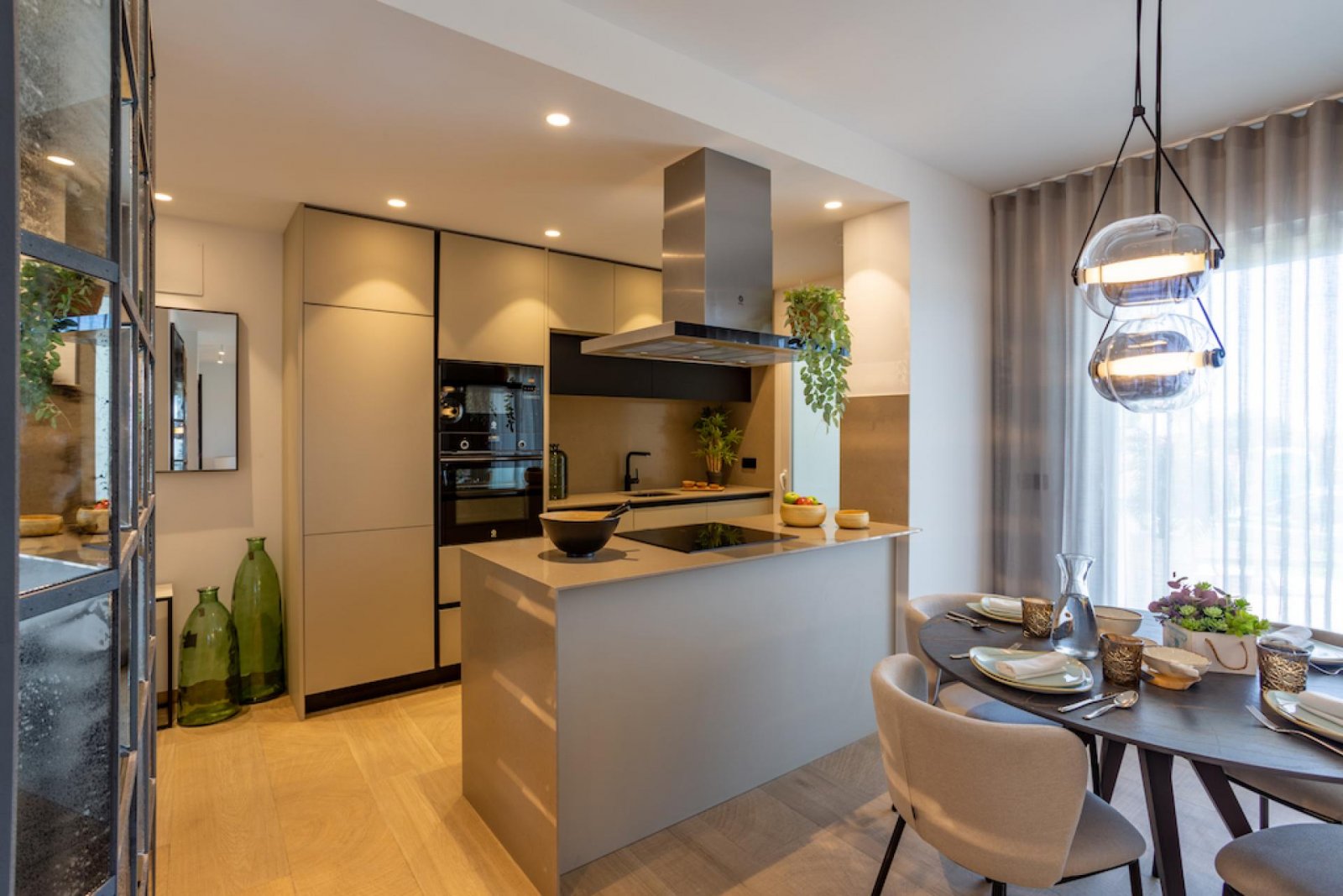 <p>Apartment with garden provided with 3 Bedrooms and 2 Bathrooms, communal swimming pool and optional underground parking & storage room. </p><p>A...