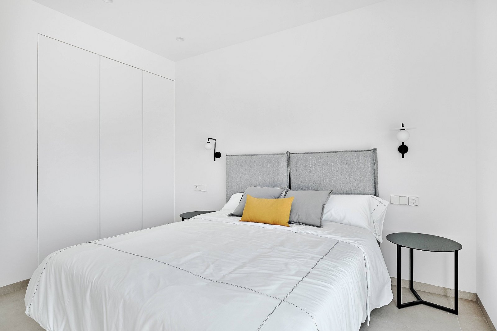 <p>Villa provided with 3 Bedrooms and 3 Bathrooms, private swimming pool and parking space on own plot. </p><p>On entering the villa you will find ...