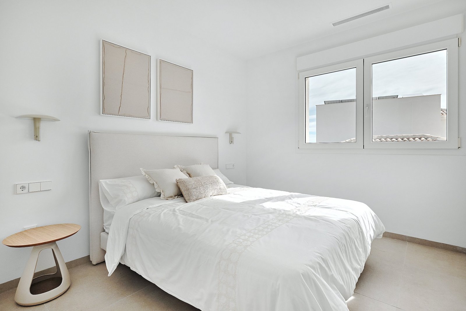 <p>Villa provided with 3 Bedrooms and 3 Bathrooms, private swimming pool and parking space on own plot. </p><p>On entering the villa you will find ...