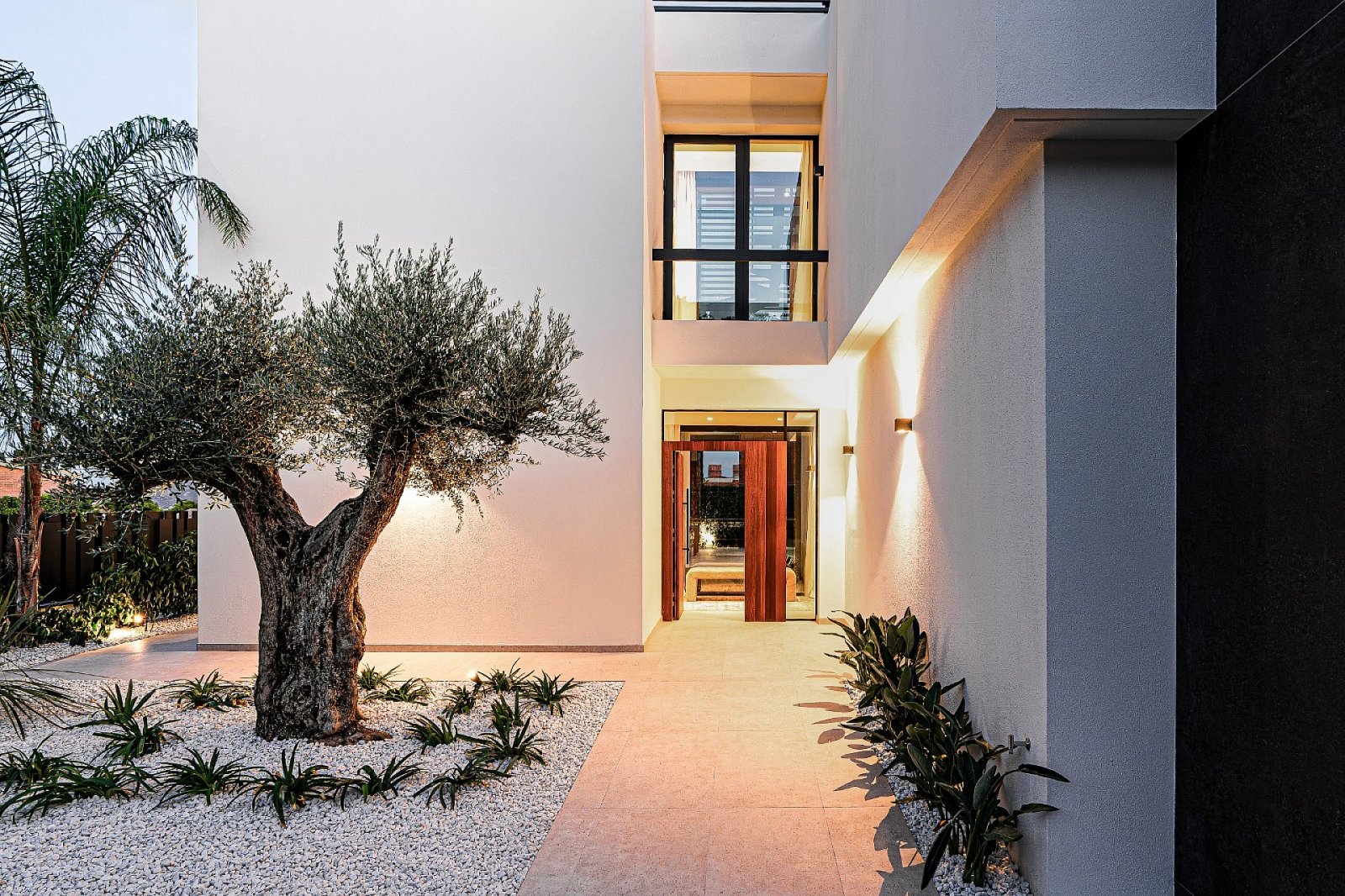 <p>Villa with basement provided with 5 Bedrooms and 5 Bathrooms, private swimming pool and multiple parking spaces. </p><p>This exclusive project i...