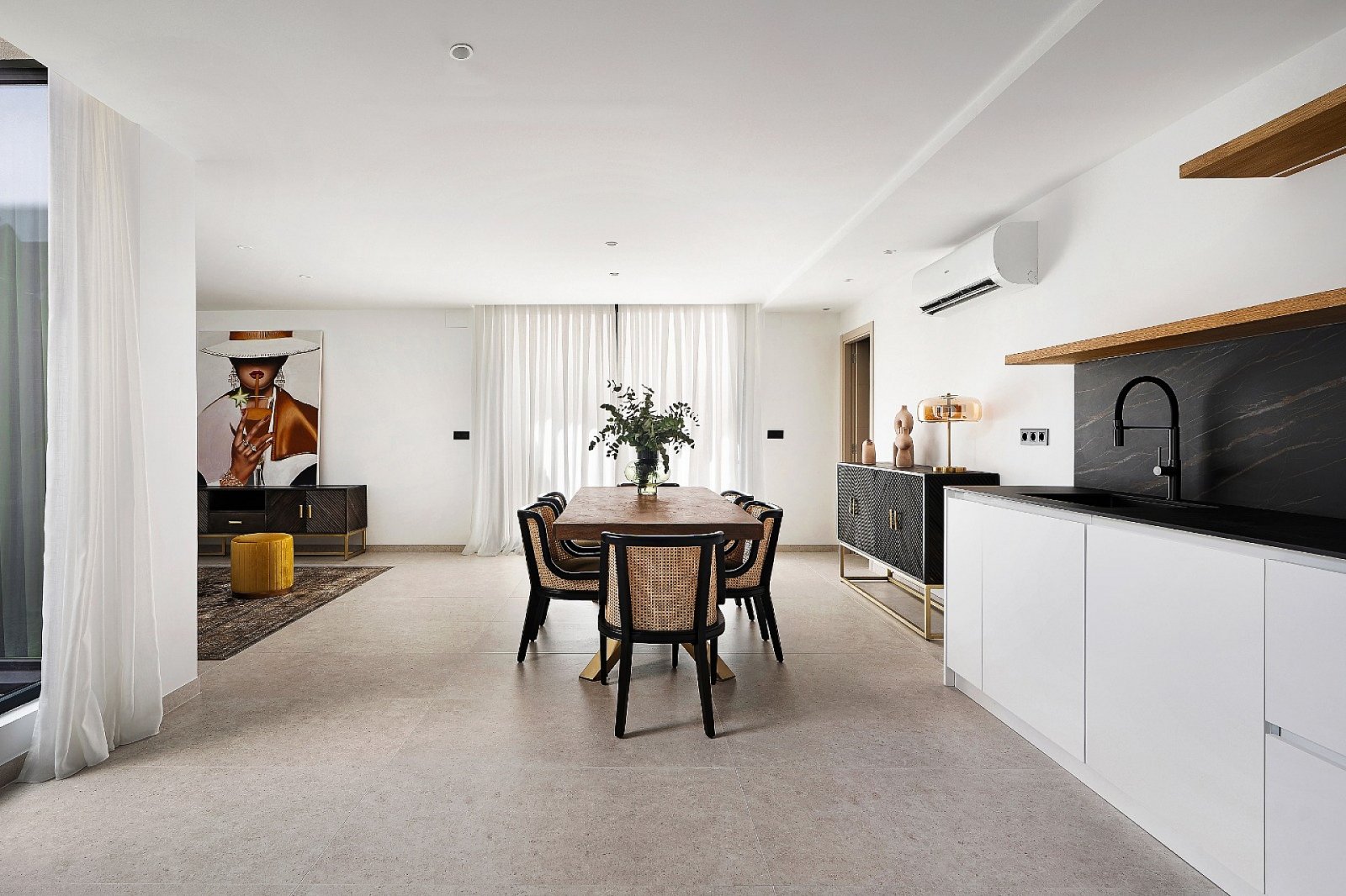 <p>Villa with basement provided with 5 Bedrooms and 5 Bathrooms, private swimming pool and multiple parking spaces. </p><p>This exclusive project i...