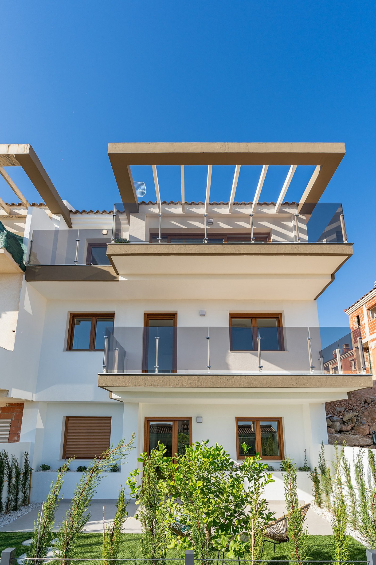 <p>Villa provided with 4 Bedrooms and 3 Bathrooms, communal swimming pool and multiple parking spaces. </p>