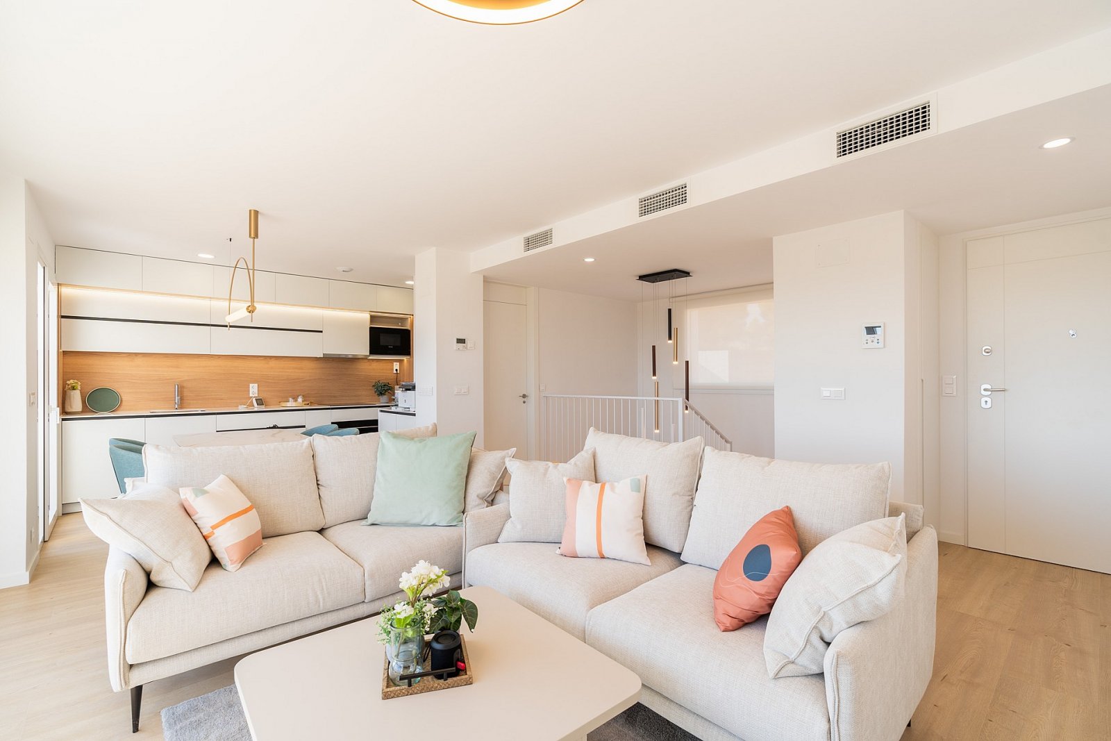 <p>Villa provided with 4 Bedrooms and 3 Bathrooms, communal swimming pool and multiple parking spaces. </p>