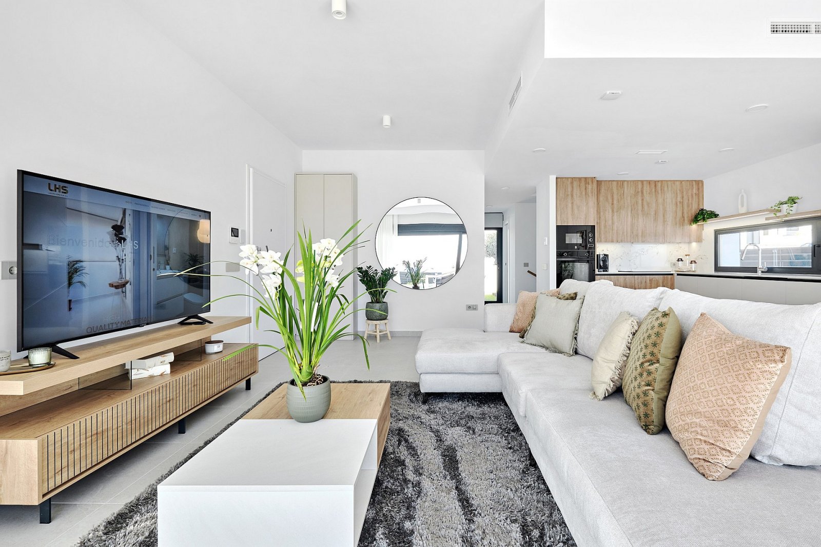 <p>Villa provided with 3 Bedrooms and 3 Bathrooms, private swimming pool and parking space on own plot. </p><p>Discover the luxury of these beautif...