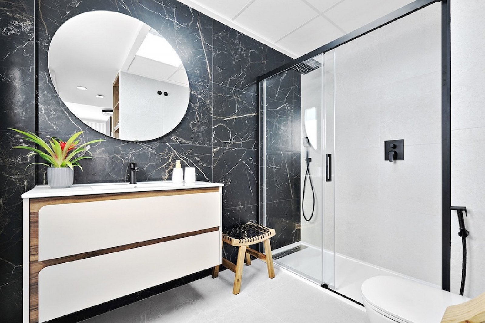 <p>Villa provided with 3 Bedrooms and 3 Bathrooms, private swimming pool and parking space on own plot. </p><p>Discover the luxury of these beautif...