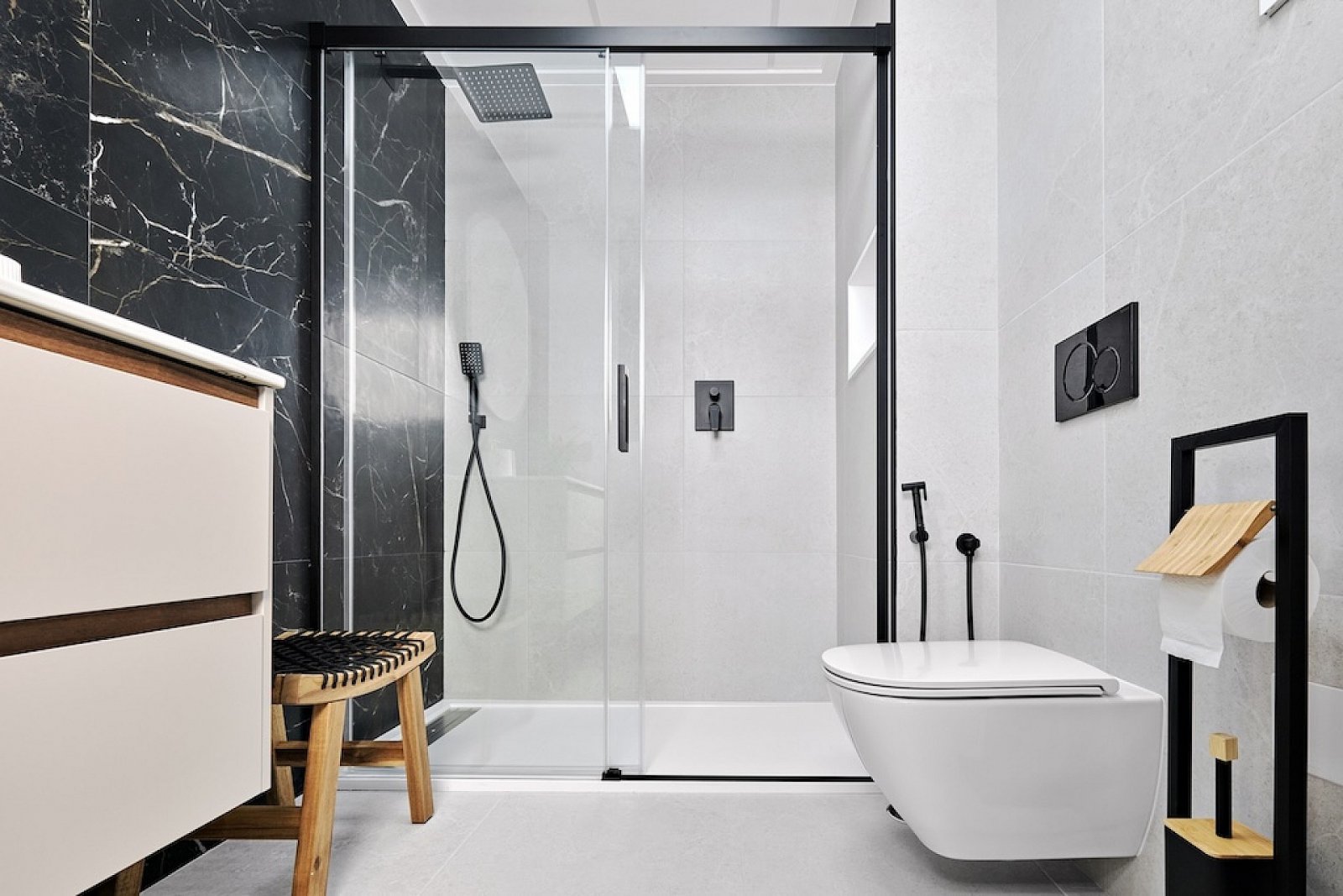 <p>Villa provided with 3 Bedrooms and 3 Bathrooms, private swimming pool and parking space on own plot. </p><p>Discover the luxury of these beautif...