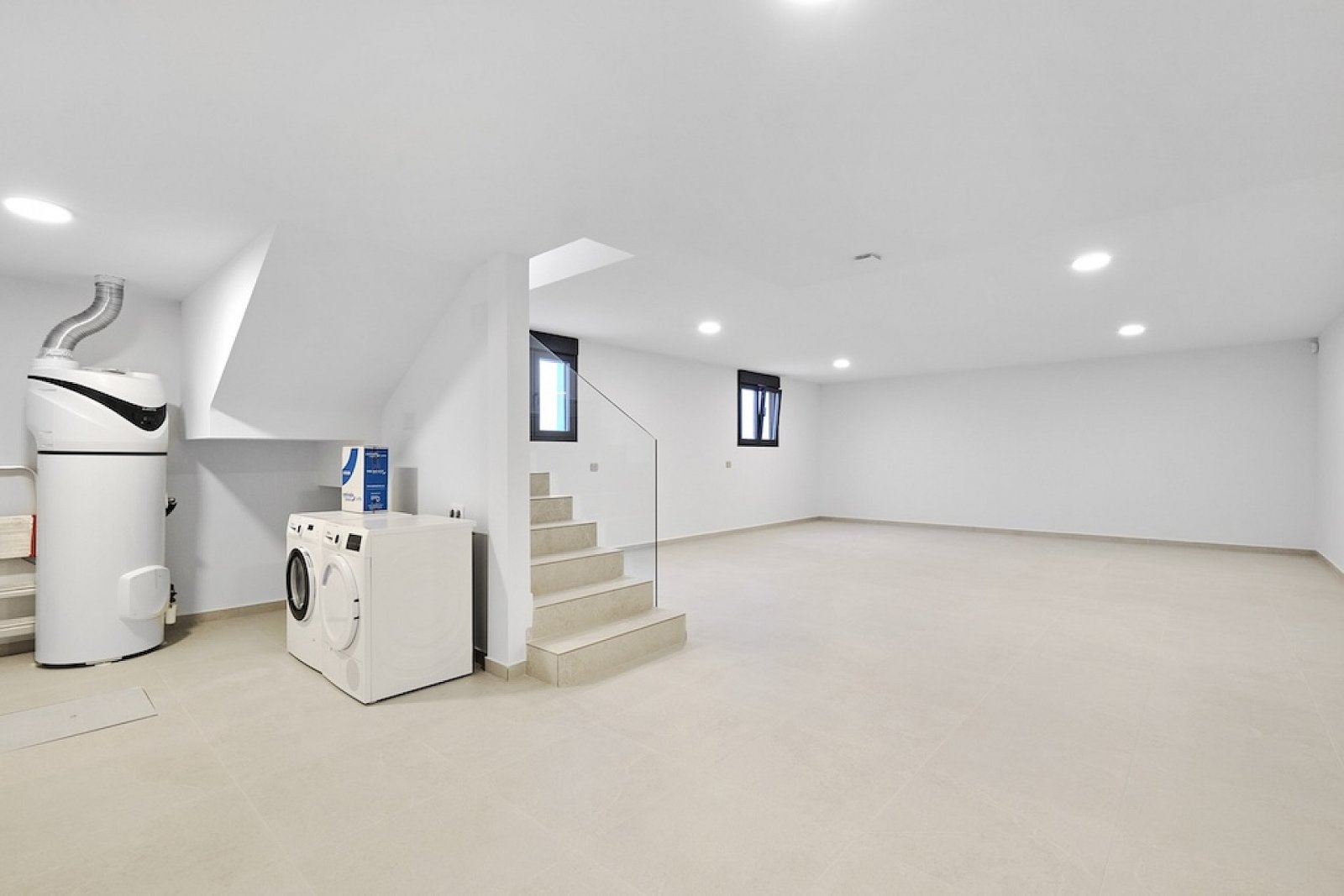 <p>Villa provided with 3 Bedrooms and 3 Bathrooms, private swimming pool and parking space on own plot. </p><p>Discover the luxury of these beautif...