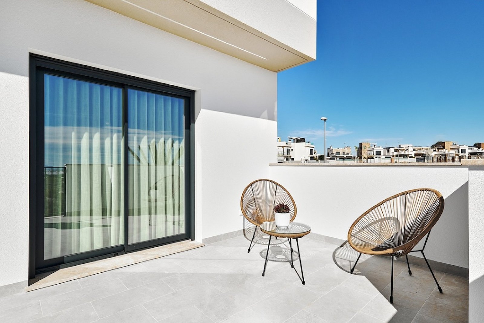 <p>Villa provided with 3 Bedrooms and 3 Bathrooms, private swimming pool and parking space on own plot. </p><p>Discover the luxury of these beautif...