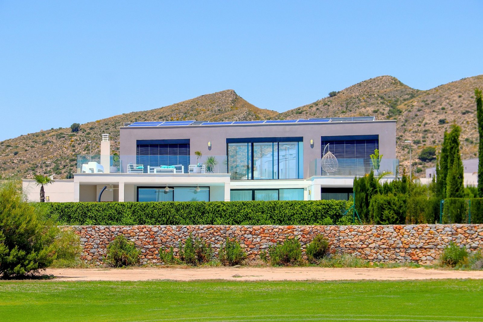 <p>Villa provided with 4 Bedrooms and 4 Bathrooms, private swimming pool and private garage. </p><p>This Villa is a luxury property next to the cit...