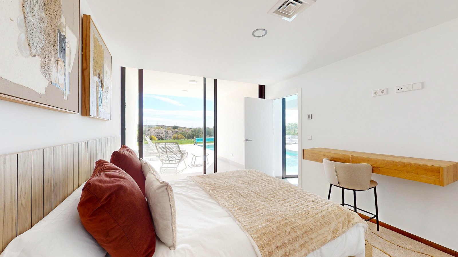 <p>Villa provided with 4 Bedrooms and 4 Bathrooms, private swimming pool and private garage. </p><p>This Villa is a luxury property next to the cit...