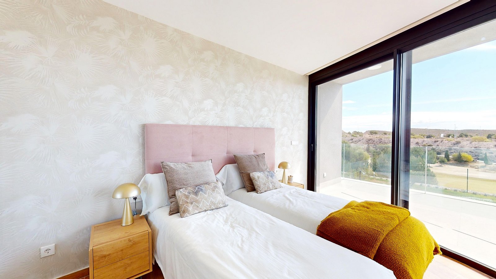 <p>Villa provided with 4 Bedrooms and 4 Bathrooms, private swimming pool and private garage. </p><p>This Villa is a luxury property next to the cit...