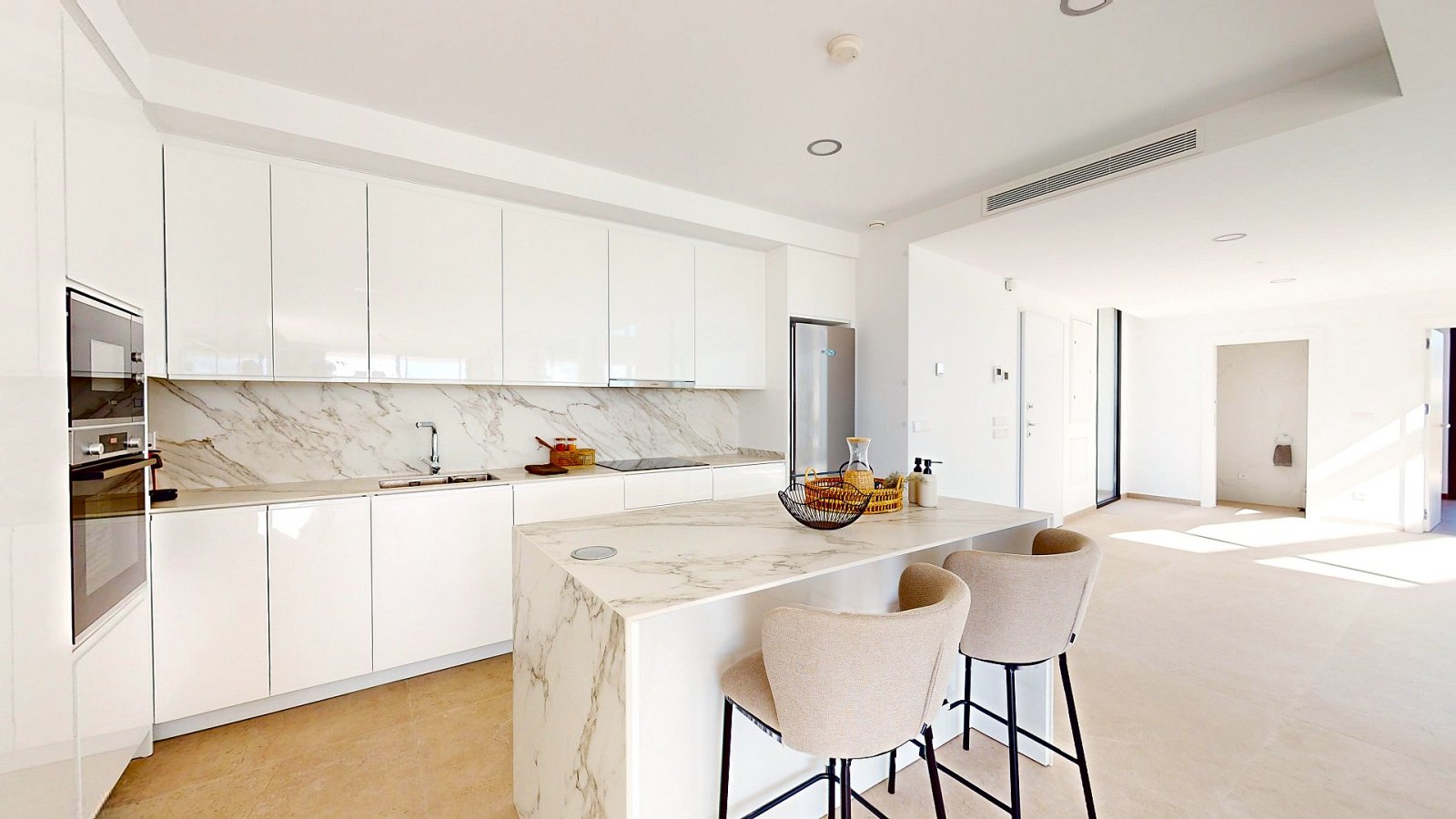 <p>Villa provided with 4 Bedrooms and 4 Bathrooms, private swimming pool and private garage. </p><p>This Villa is a luxury property next to the cit...