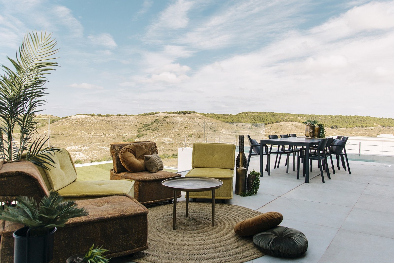 <p>Villa provided with 3 Bedrooms and 3 Bathrooms, infinity swimming pool and private garage. </p><p>The Residencial Oceanic is a unique concept, a...