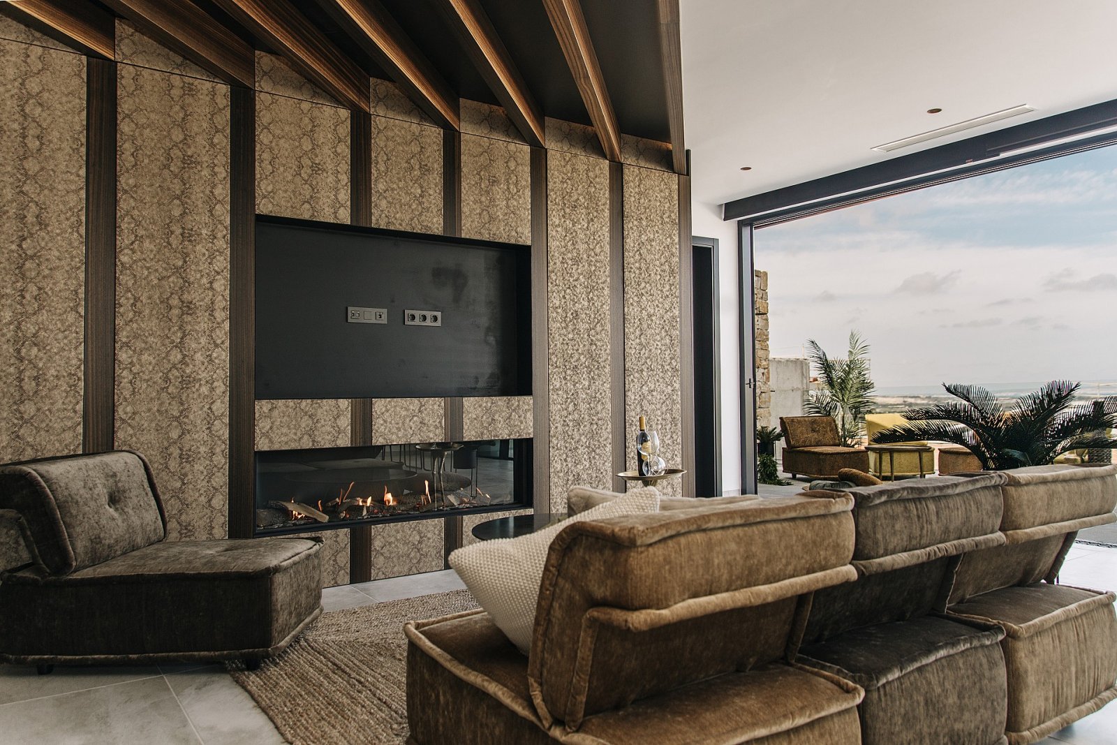 <p>Villa provided with 3 Bedrooms and 3 Bathrooms, infinity swimming pool and private garage. </p><p>The Residencial Oceanic is a unique concept, a...