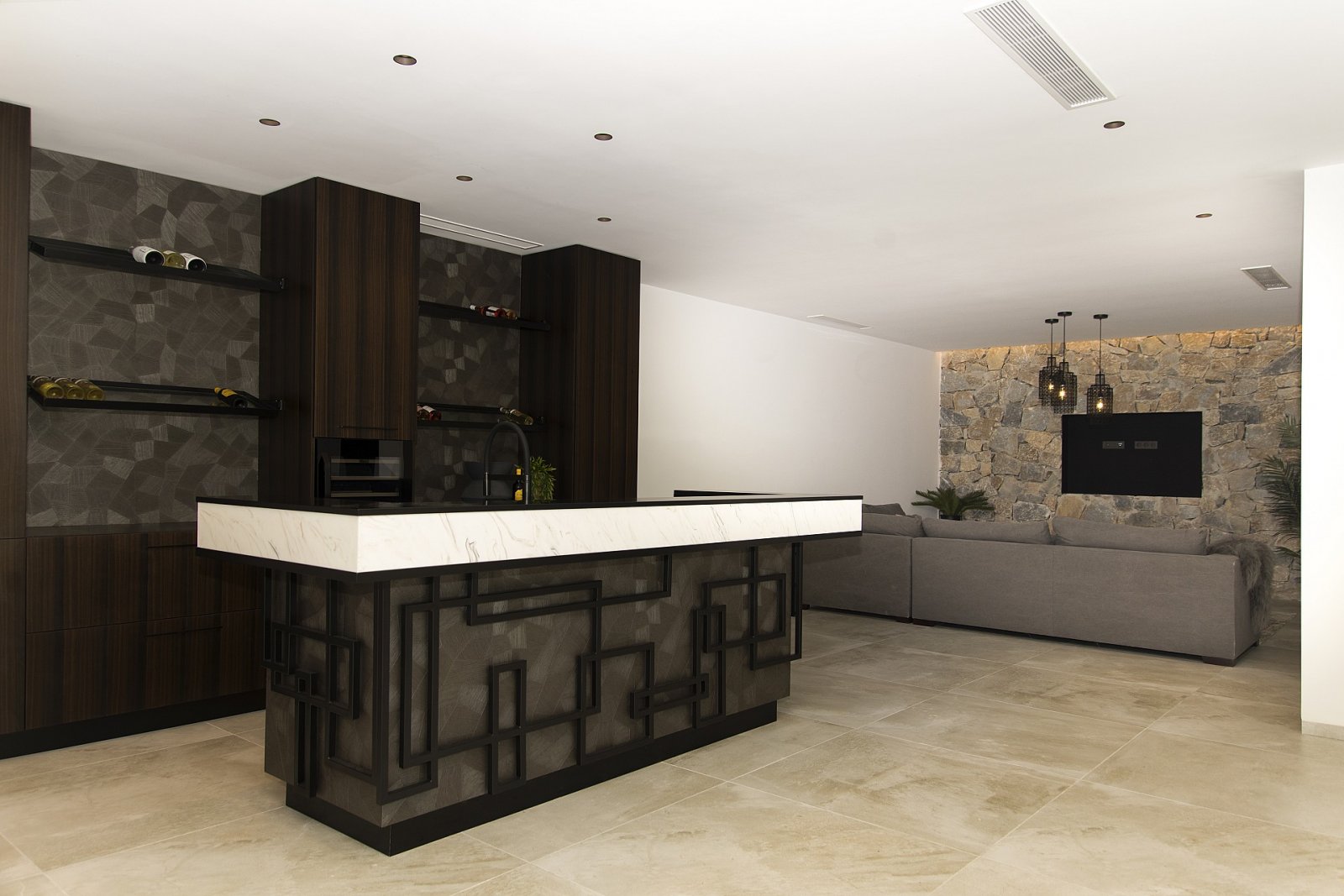 <p>Villa provided with 3 Bedrooms and 3 Bathrooms, infinity swimming pool and private garage. </p><p>The Residencial Oceanic is a unique concept, a...