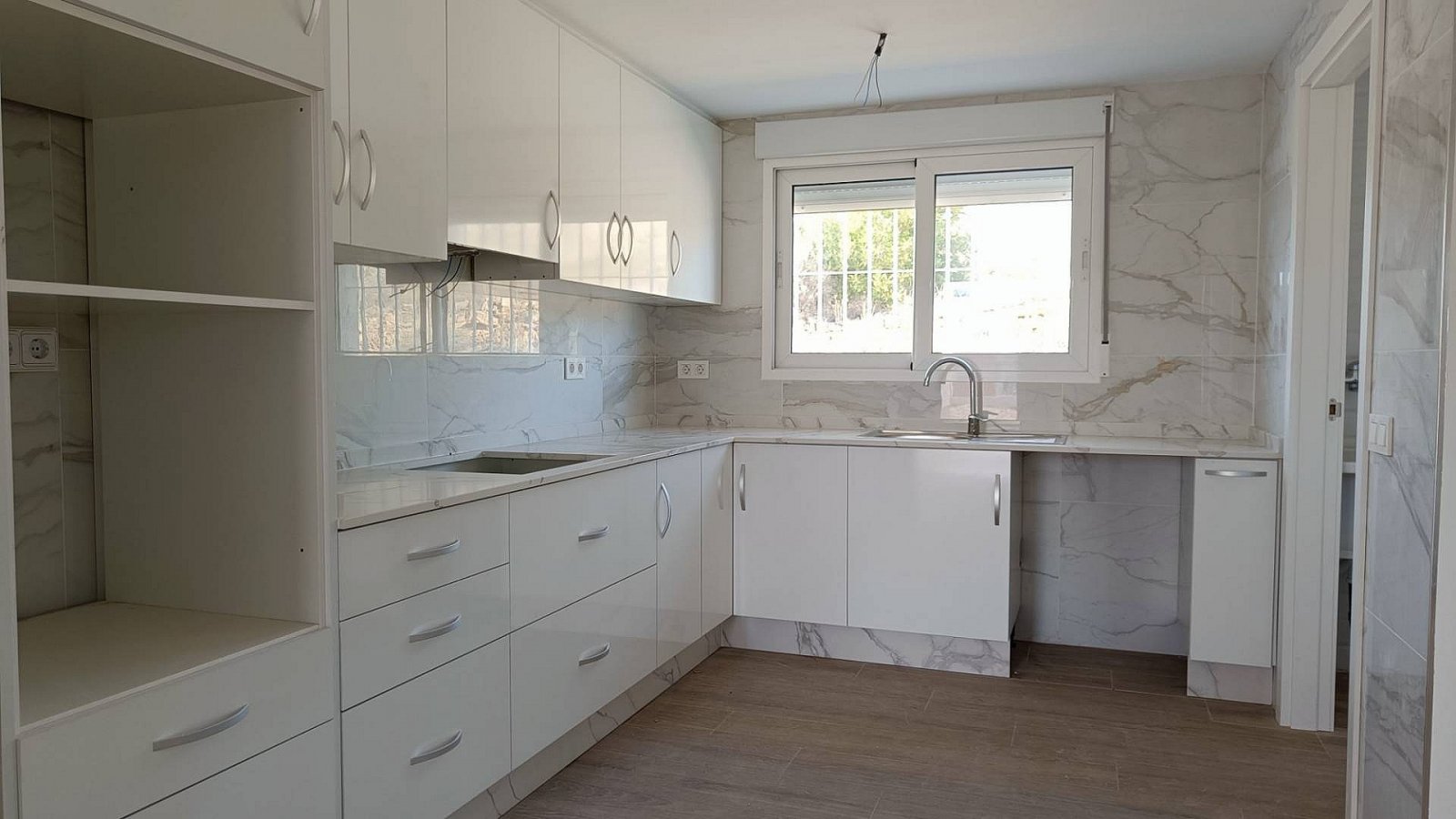 <p>Villa provided with 3 Bedrooms and 2 Bathrooms, optional swimming pool and carport. </p><p>We are delighted to present this fabulous brand new b...