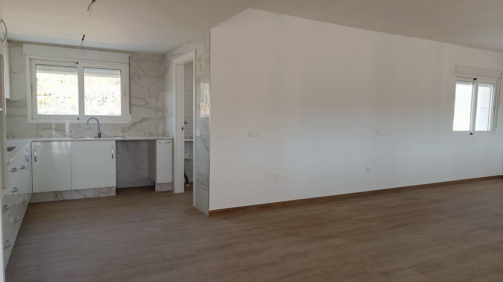 <p>Villa provided with 3 Bedrooms and 2 Bathrooms, optional swimming pool and carport. </p><p>We are delighted to present this fabulous brand new b...