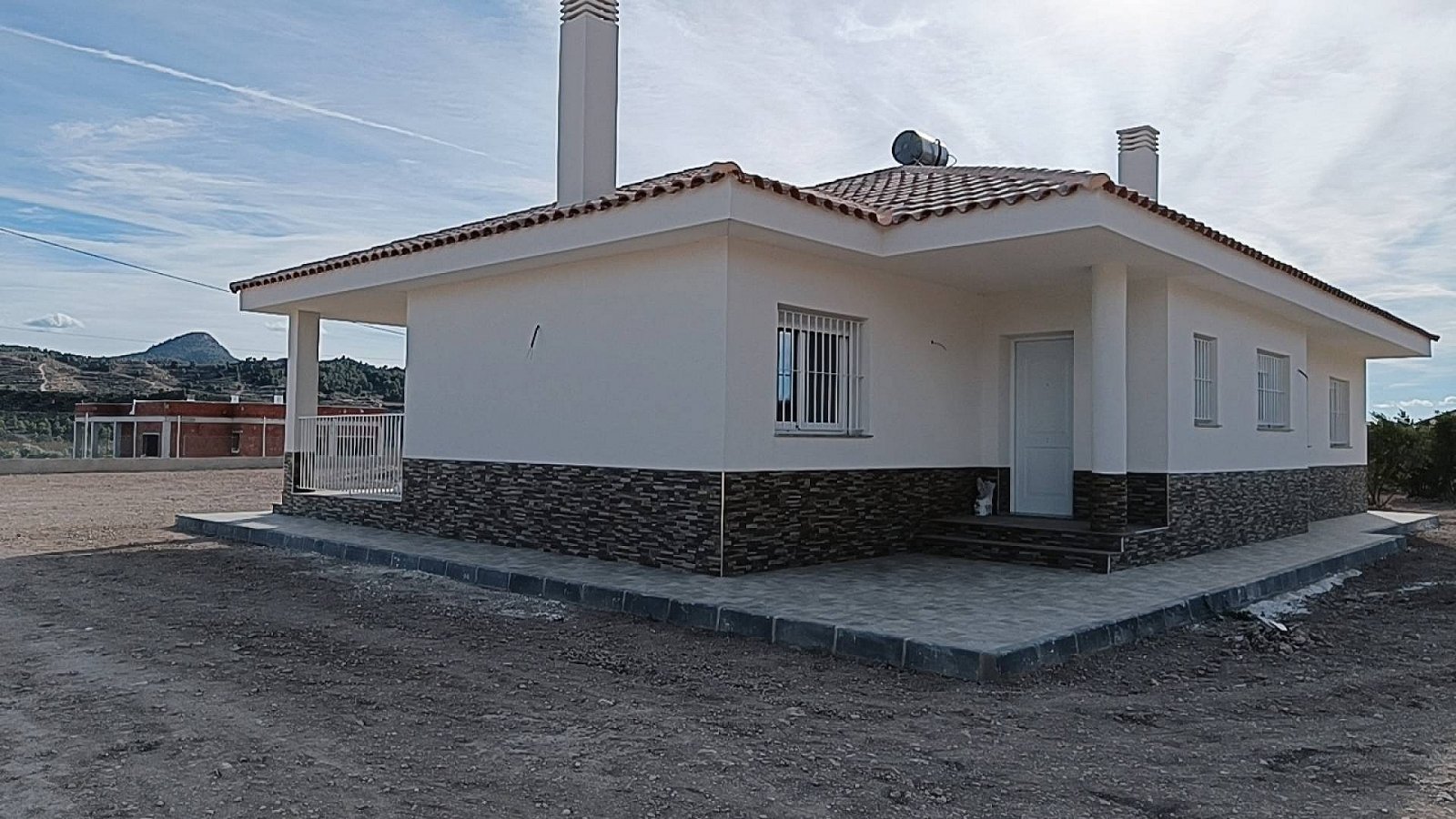 <p>Villa provided with 3 Bedrooms and 2 Bathrooms, optional swimming pool and carport. </p><p>We are delighted to present this fabulous brand new b...